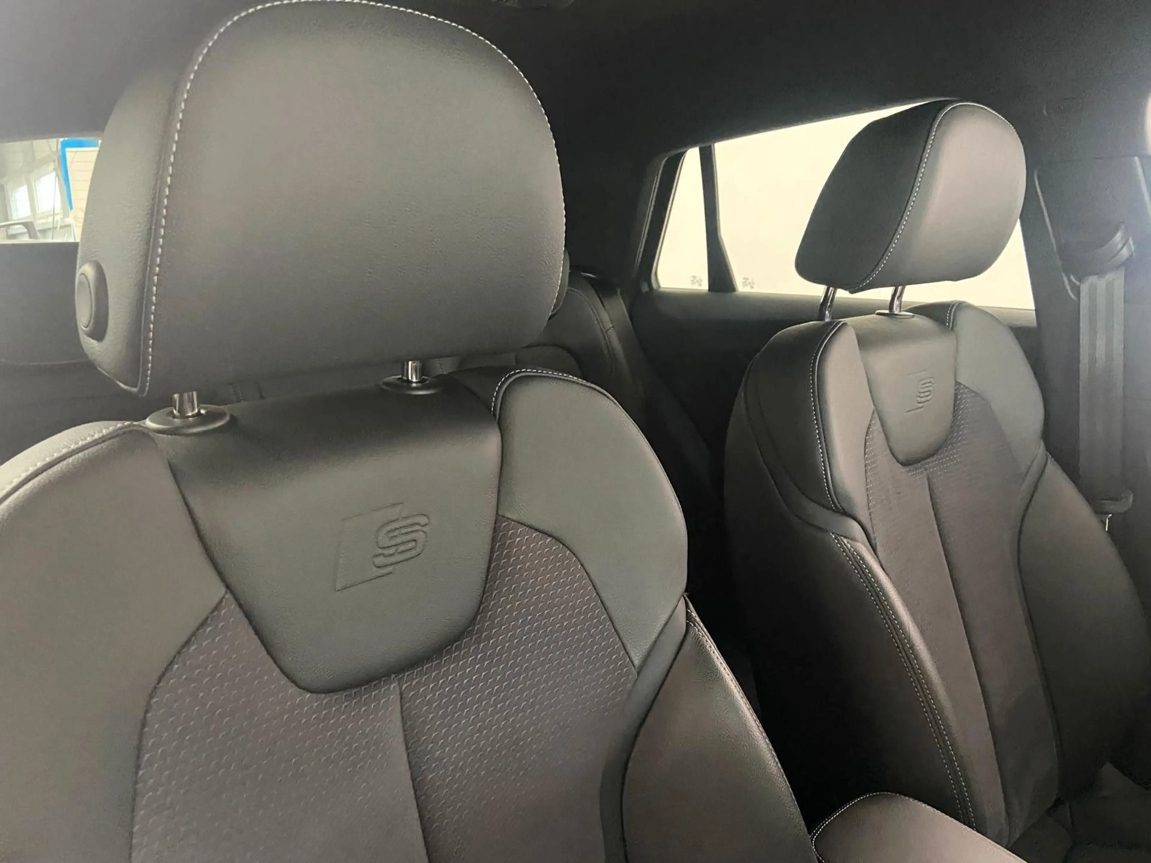 Audi SQ2 2.0 TFSI quattro MatrixLED Navi Sonos Carbon — photo 14