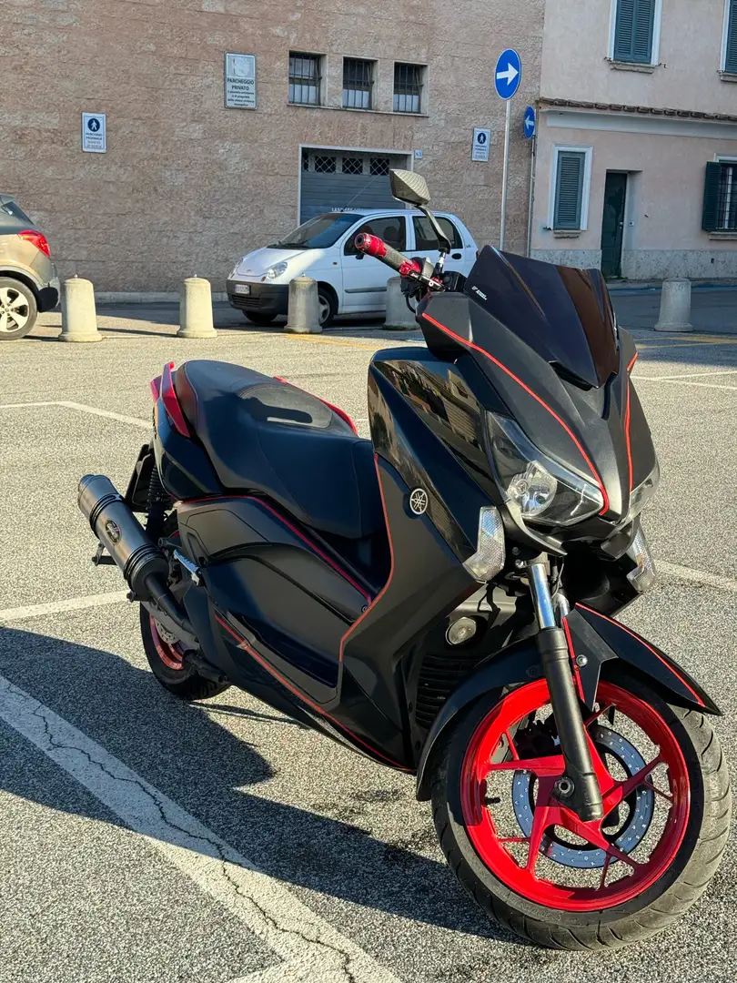 Yamaha X-Max 125 iron max abs Černá - 2