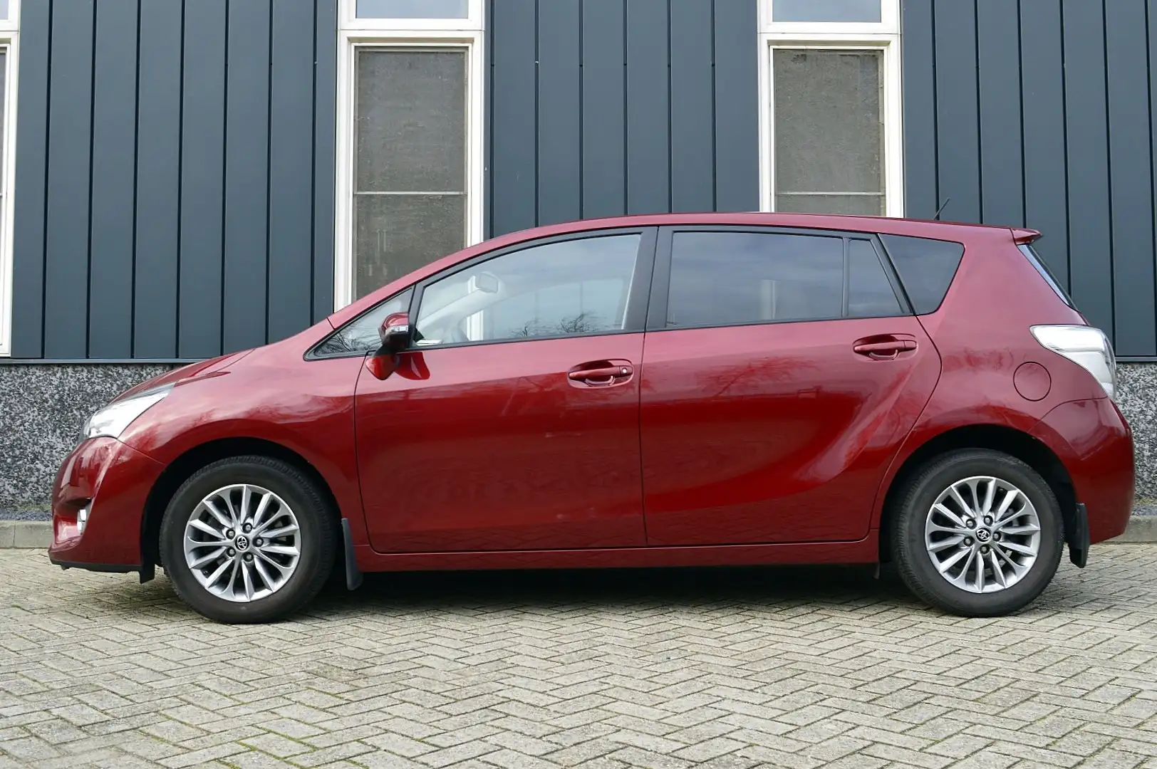 Toyota Verso 1.8 VVT-i Aspiration Rijklaarprijs-Garantie Camera Czerwony - 2