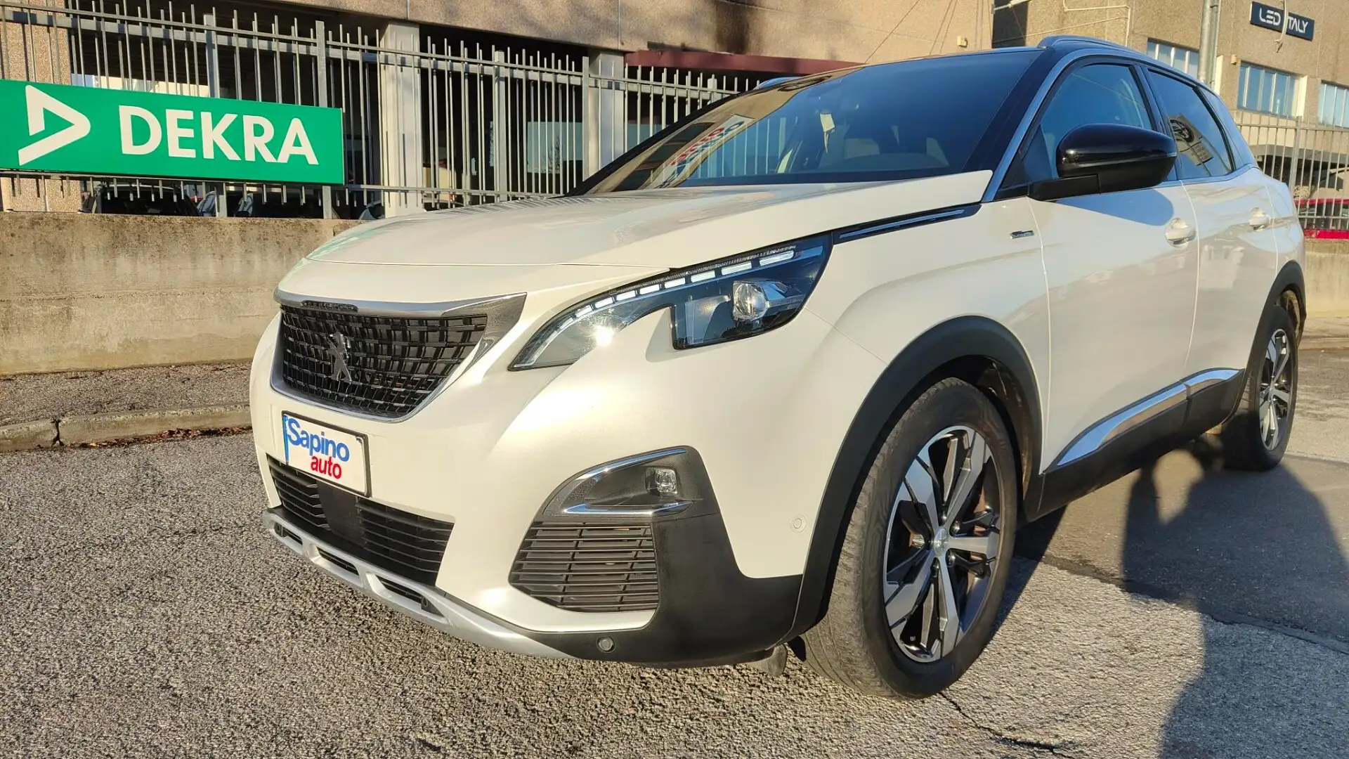 Peugeot 3008 BlueHDi 120 S&S GT Line Белый - 2