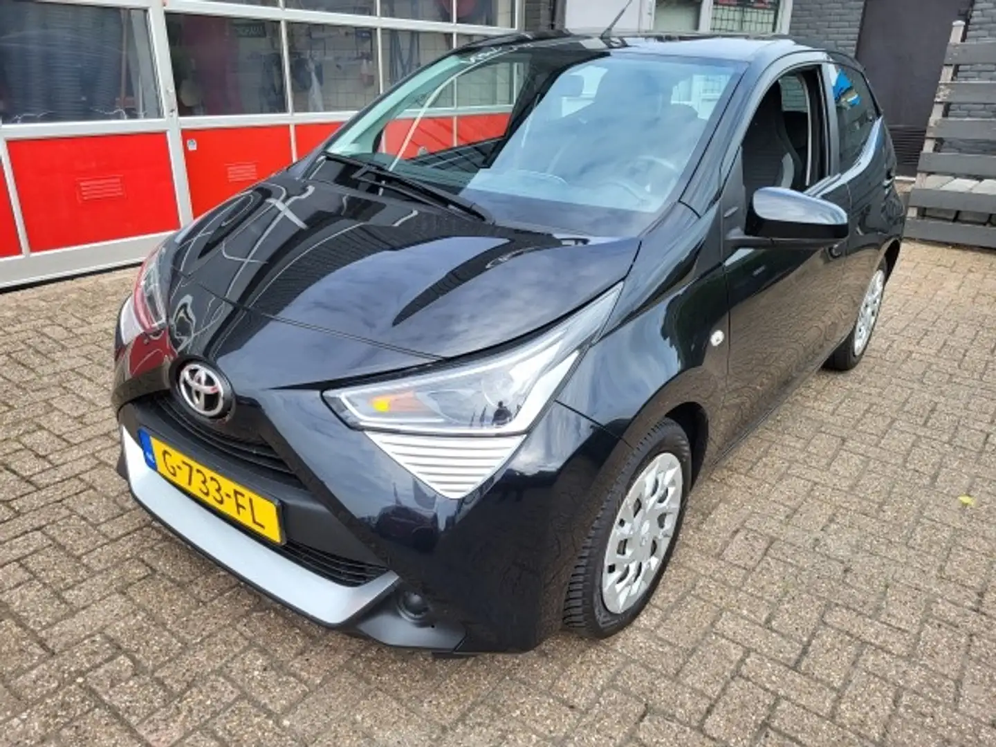 Toyota Aygo 1.0 VVT-i x-play ltd Navi / camera / nw APK Negro - 2
