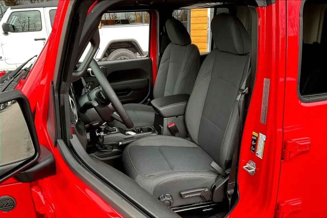 Jeep Wrangler снимка Jeep Wrangler