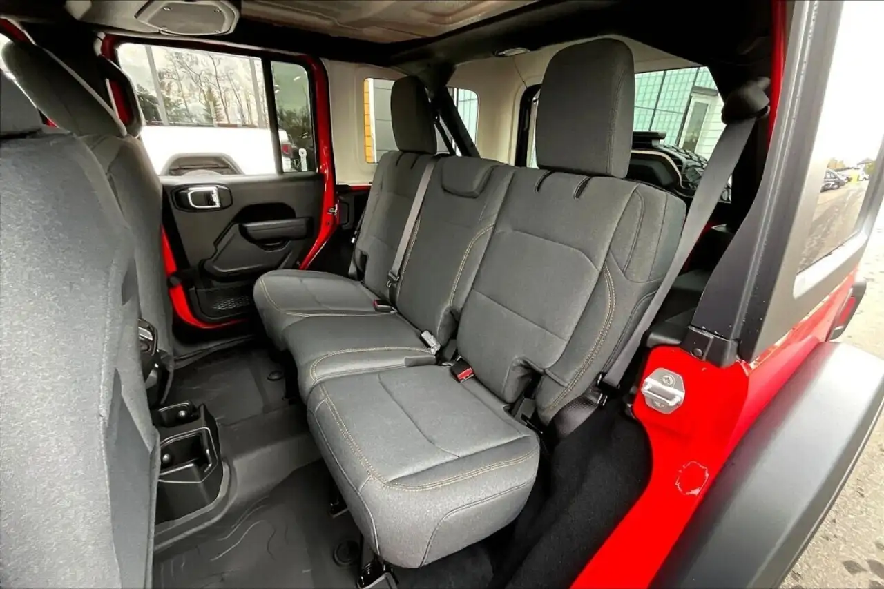 Jeep Wrangler снимка Jeep Wrangler