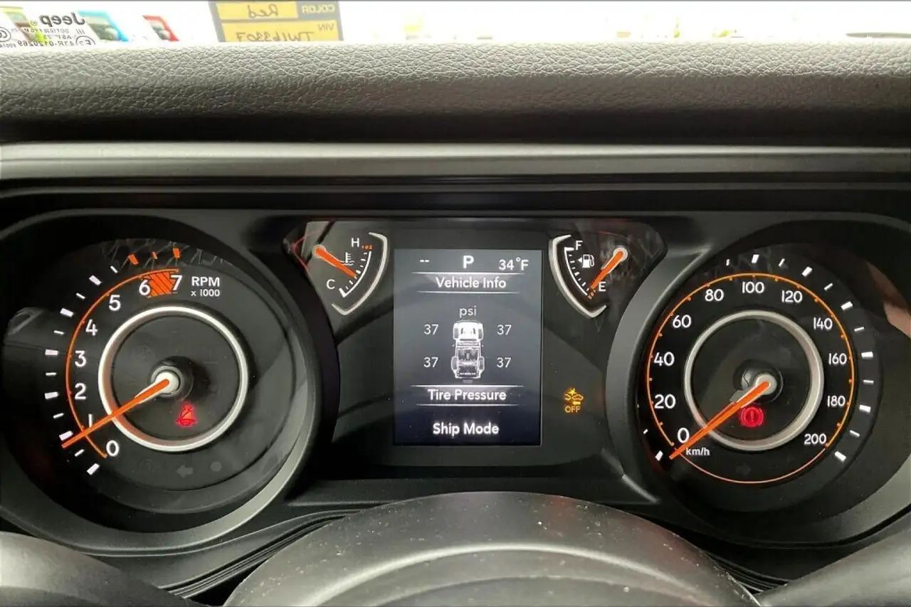 Jeep Wrangler снимка Jeep Wrangler
