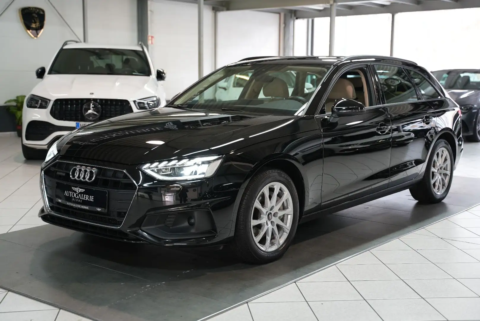 Audi A4 Avant 40 TDI quattro*AUT*ACC*LEDER*NAV*LED* Noir - 1