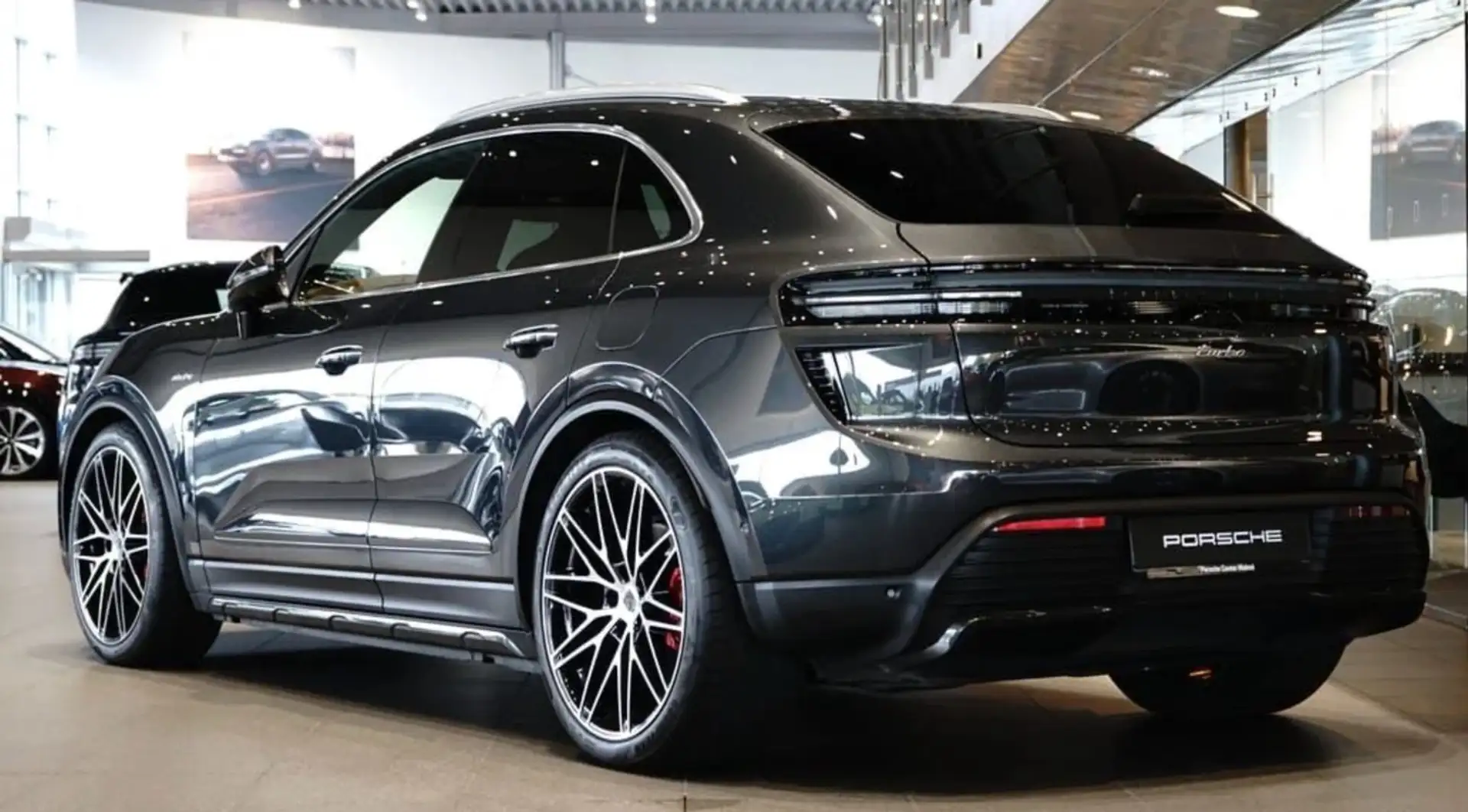 Porsche Macan Electric Turbo Grau - 2