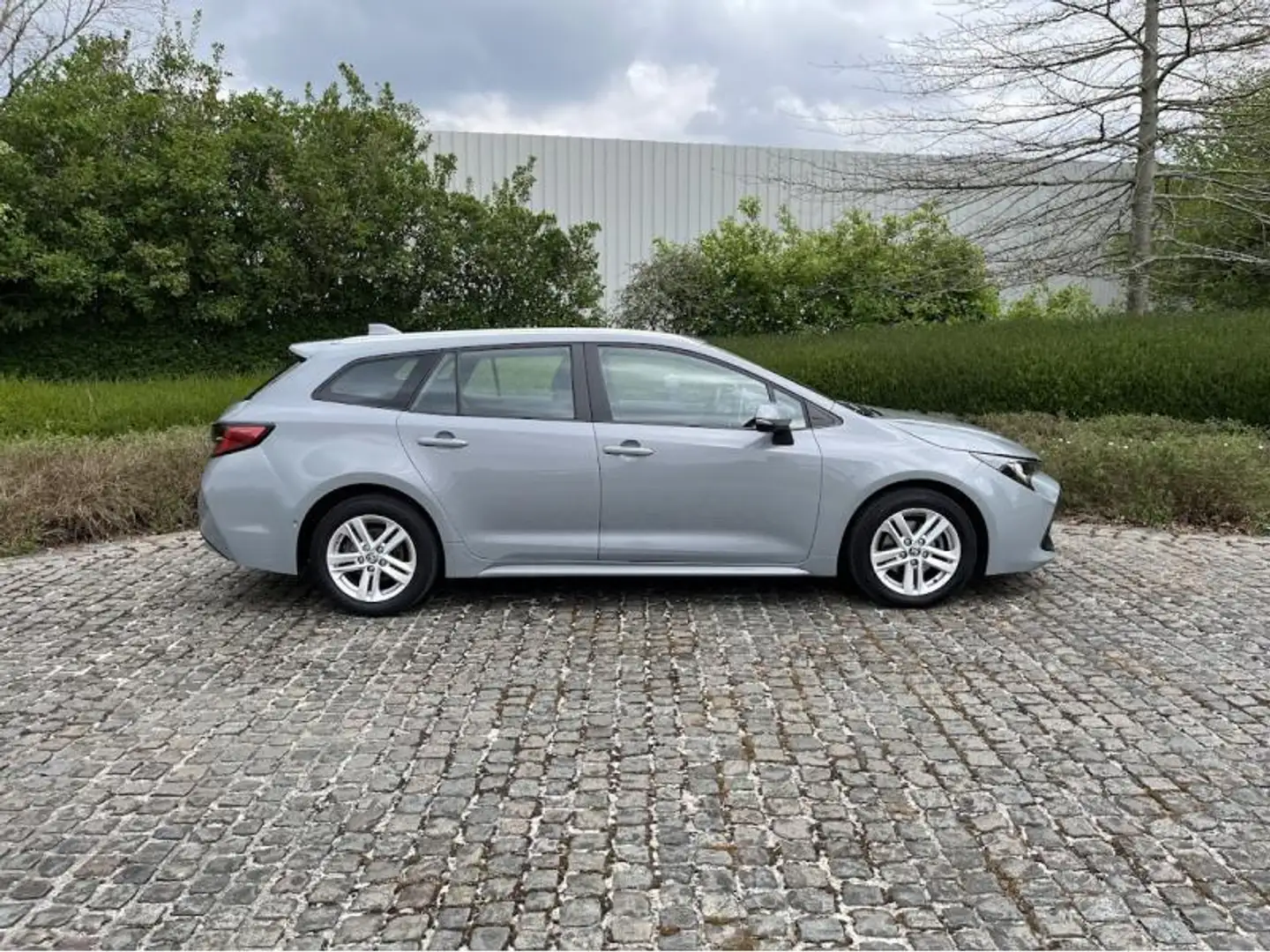 Toyota Corolla Dynamic Grau - 2