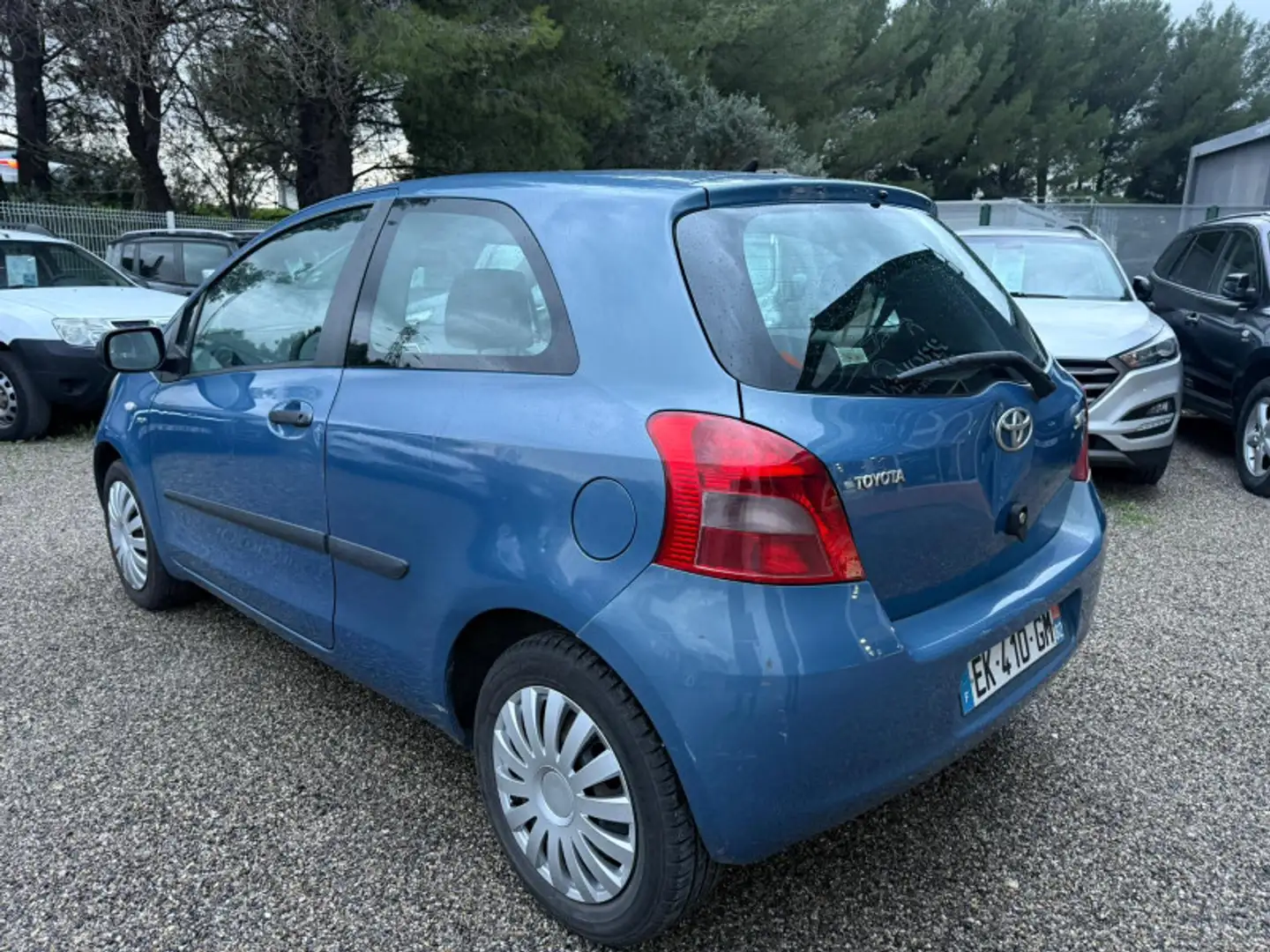 Toyota Yaris 90 D-4D LUNA 3P Blau - 2