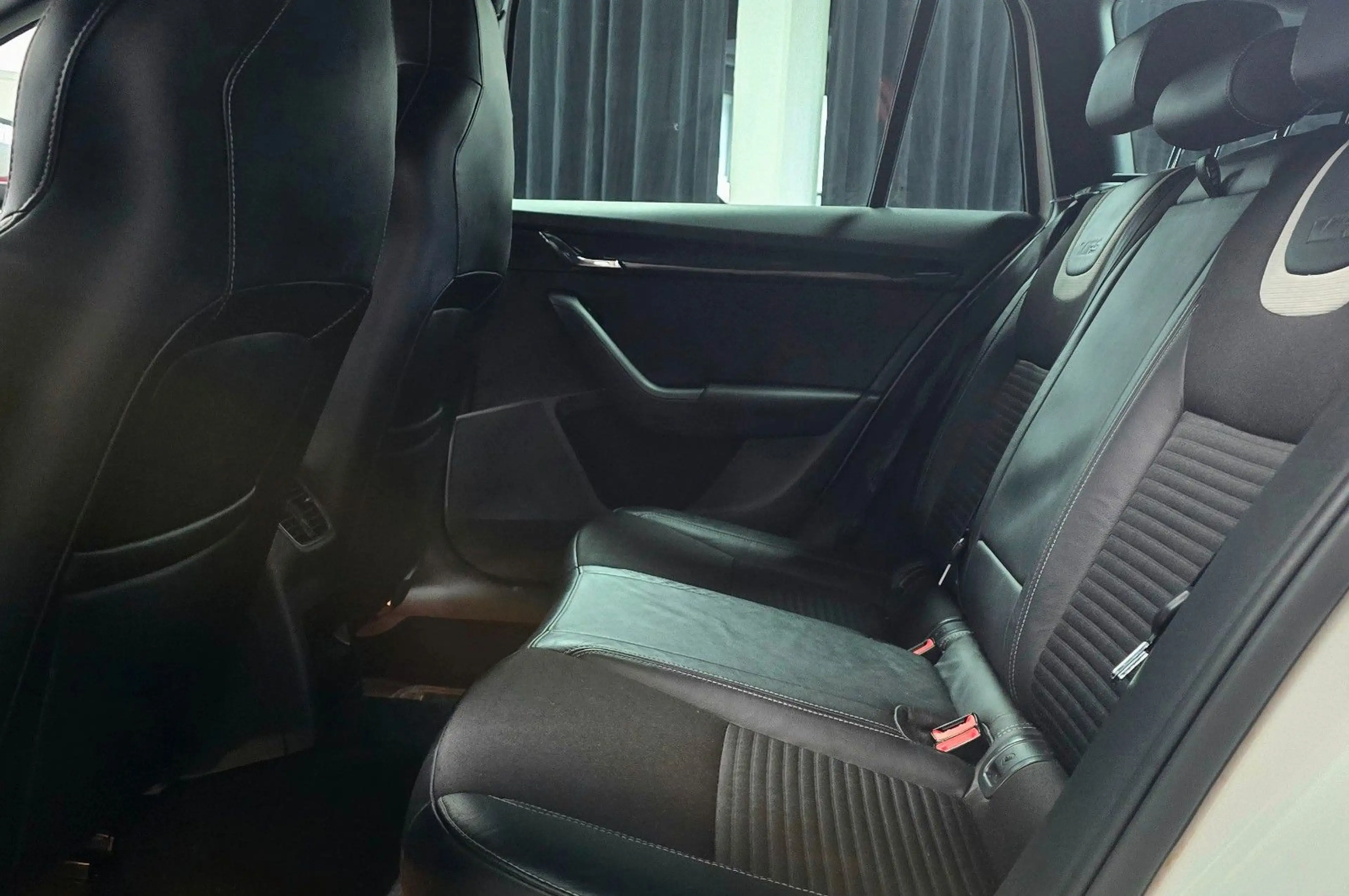 Skoda Octavia Combi RS*NAVI*ABSTAND*APPLE CARPLAY*DAB — photo 33