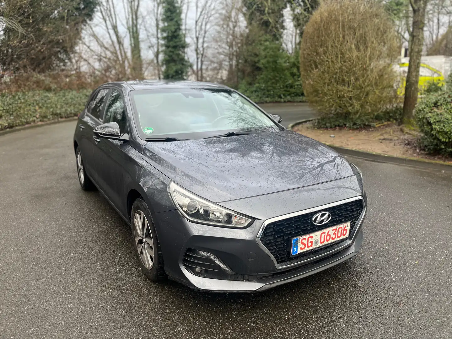Hyundai i30 1.6 YES! Automatik / Kamera / Navi Gris - 2