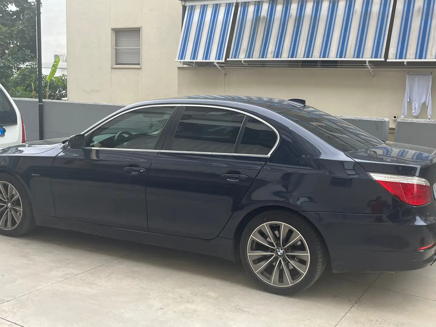 BMW 525 525d Attiva Modrá - 1
