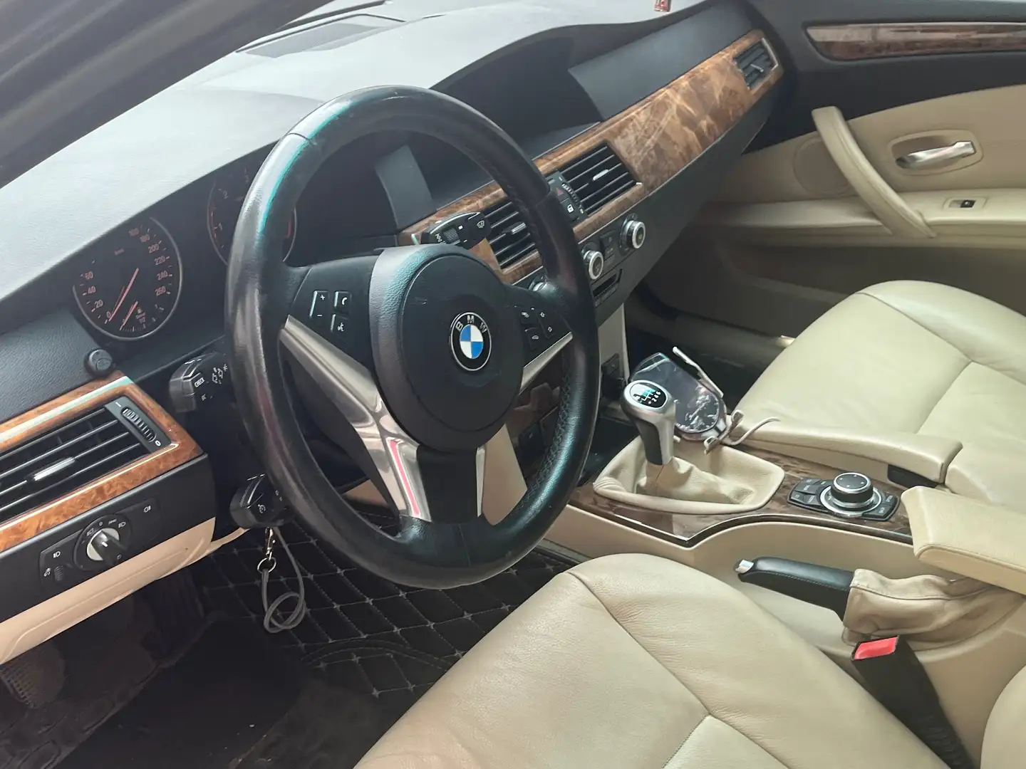 BMW 525 525d Attiva Modrá - 2