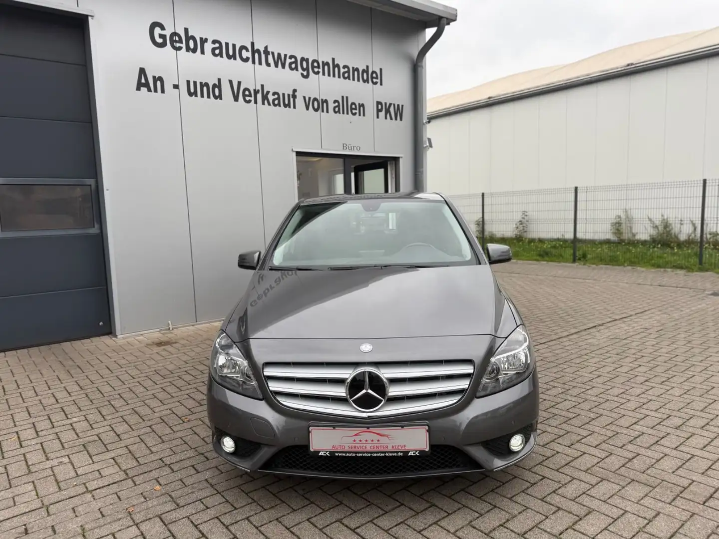 Mercedes-Benz B 180 *SHZ*PDC*NAVI*SCHECKHEFT*GJREIFEN Grau - 2
