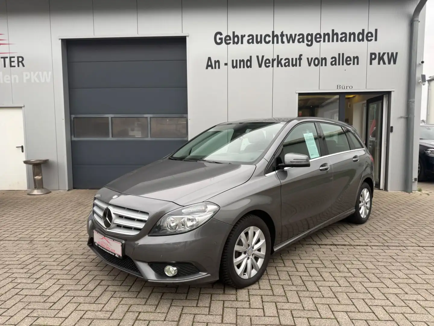 Mercedes-Benz B 180 *SHZ*PDC*NAVI*SCHECKHEFT*GJREIFEN Grau - 1