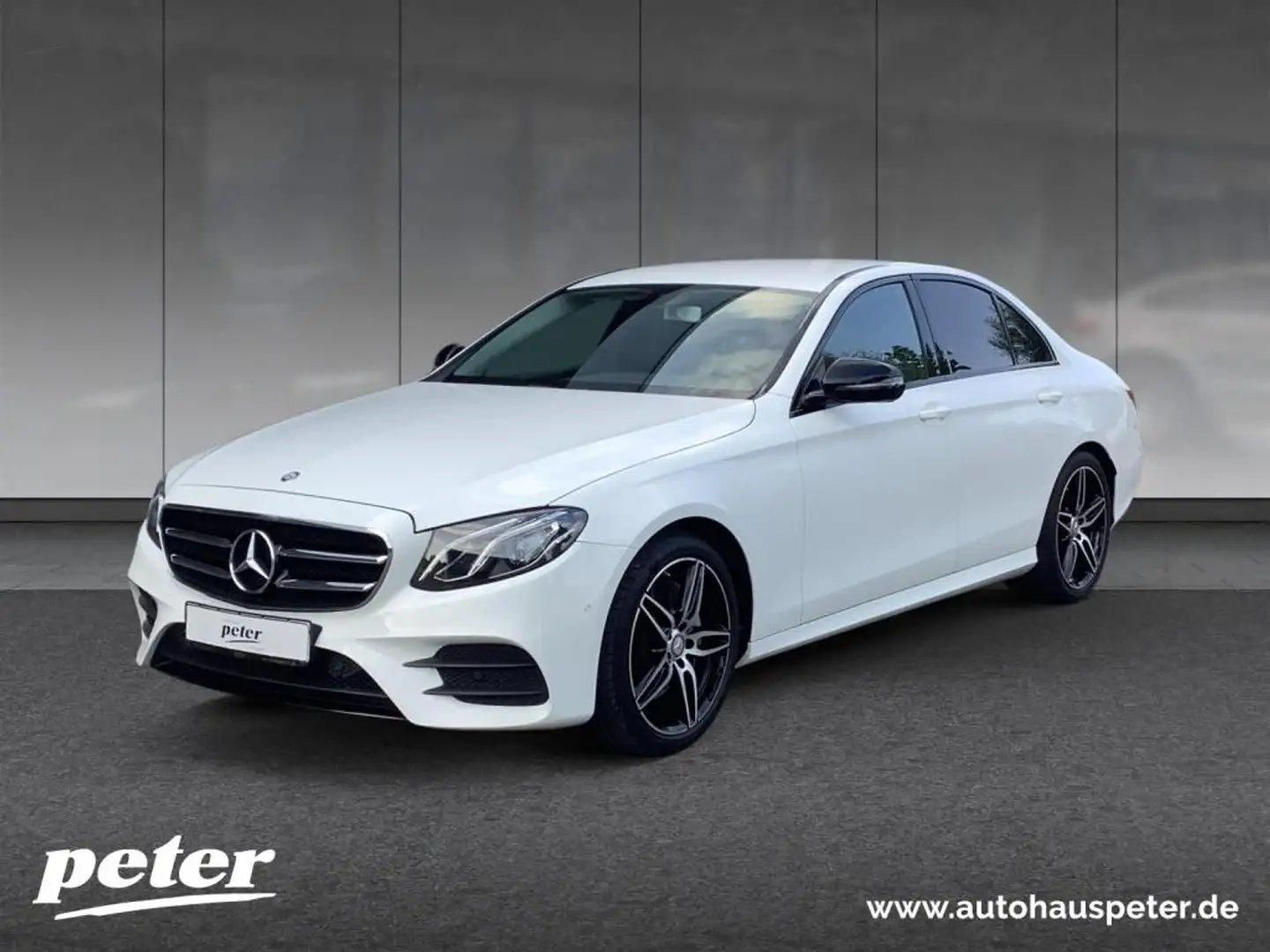 Mercedes-Benz E 200 AMG/Night/19"/LED/Kamera/Navigation/ Bílá - 1