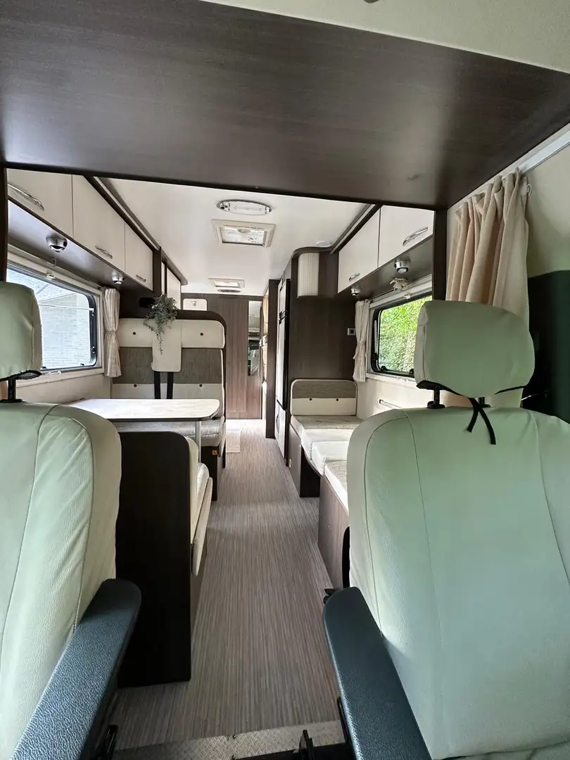 Caravans-Wohnm Rimor AUTOMAAT Renault 150pK 7pers. Nieuwstaat - 2