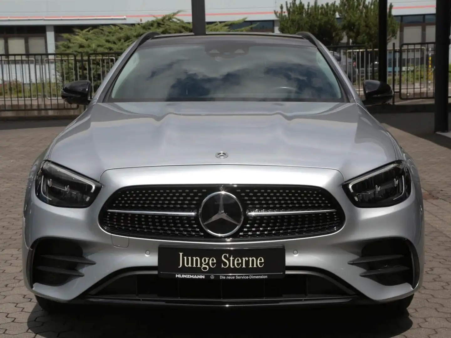 Mercedes-Benz E 300 de T AMG/Avantgarde Panorama AHK Distronic+ Silber - 2