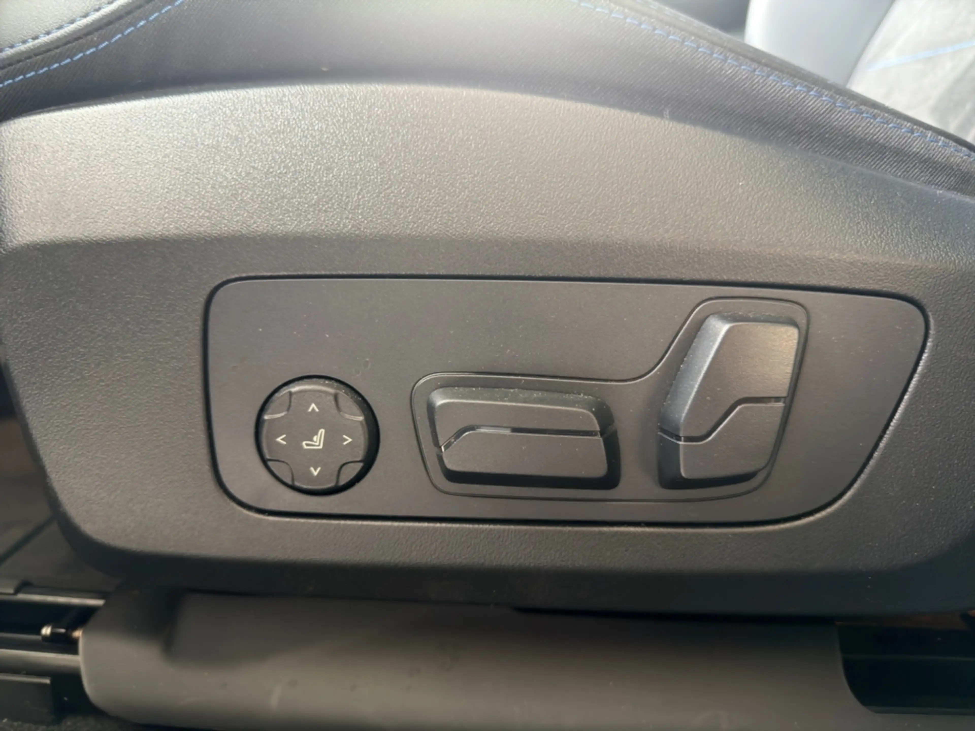 BMW iX2 eDrive20 M SPORT PRO 66.5 kWh M SPORT - HUD - — photo 21