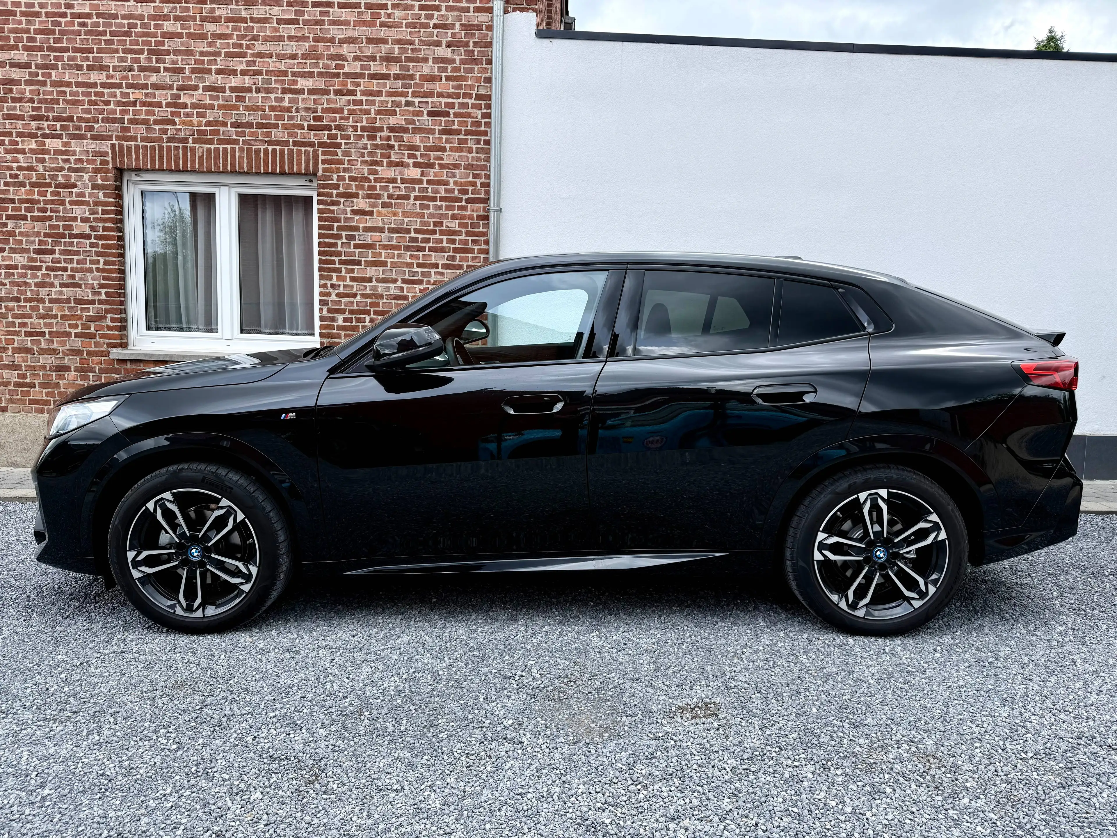 BMW iX2 66.5 kWh eDrive20 M Edition | Massage! | Harman Kardon | Pano! — photo 7