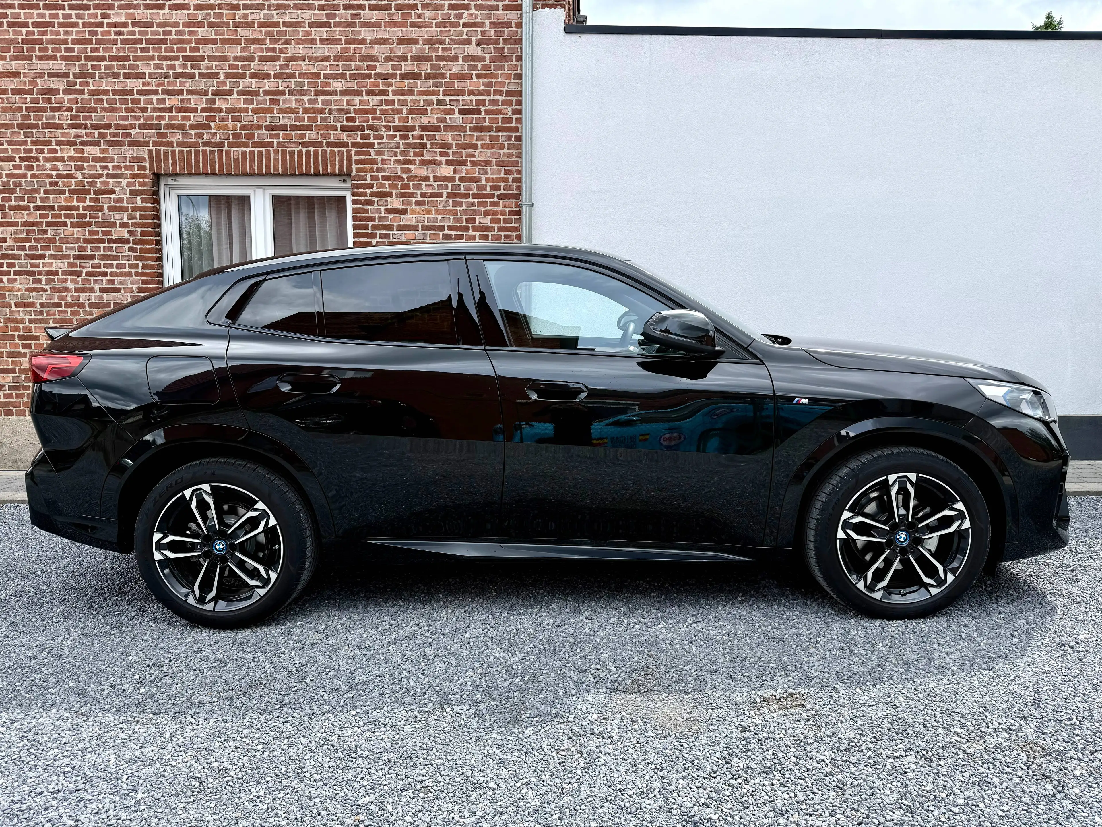 BMW iX2 66.5 kWh eDrive20 M Edition | Massage! | Harman Kardon | Pano! — photo 8