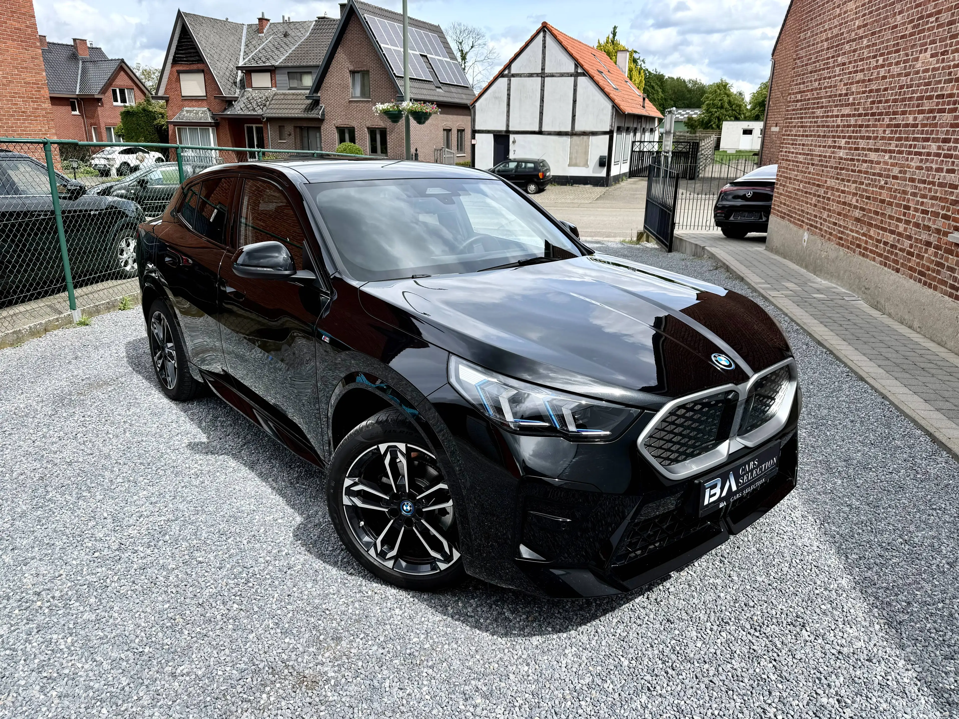BMW iX2 66.5 kWh eDrive20 M Edition | Massage! | Harman Kardon | Pano! — photo 3
