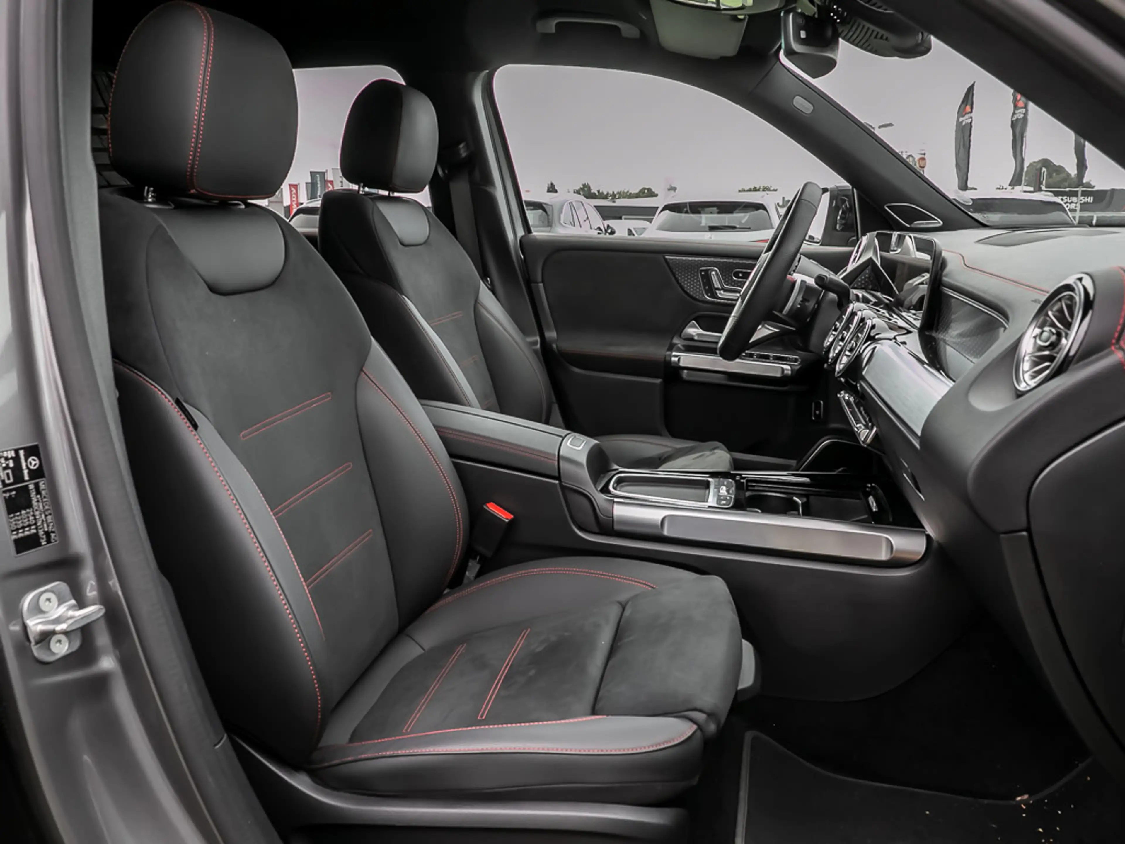 Mercedes-Benz EQB 250 + AMG Premium AHK Night Sitzhzg Kamera — photo 5