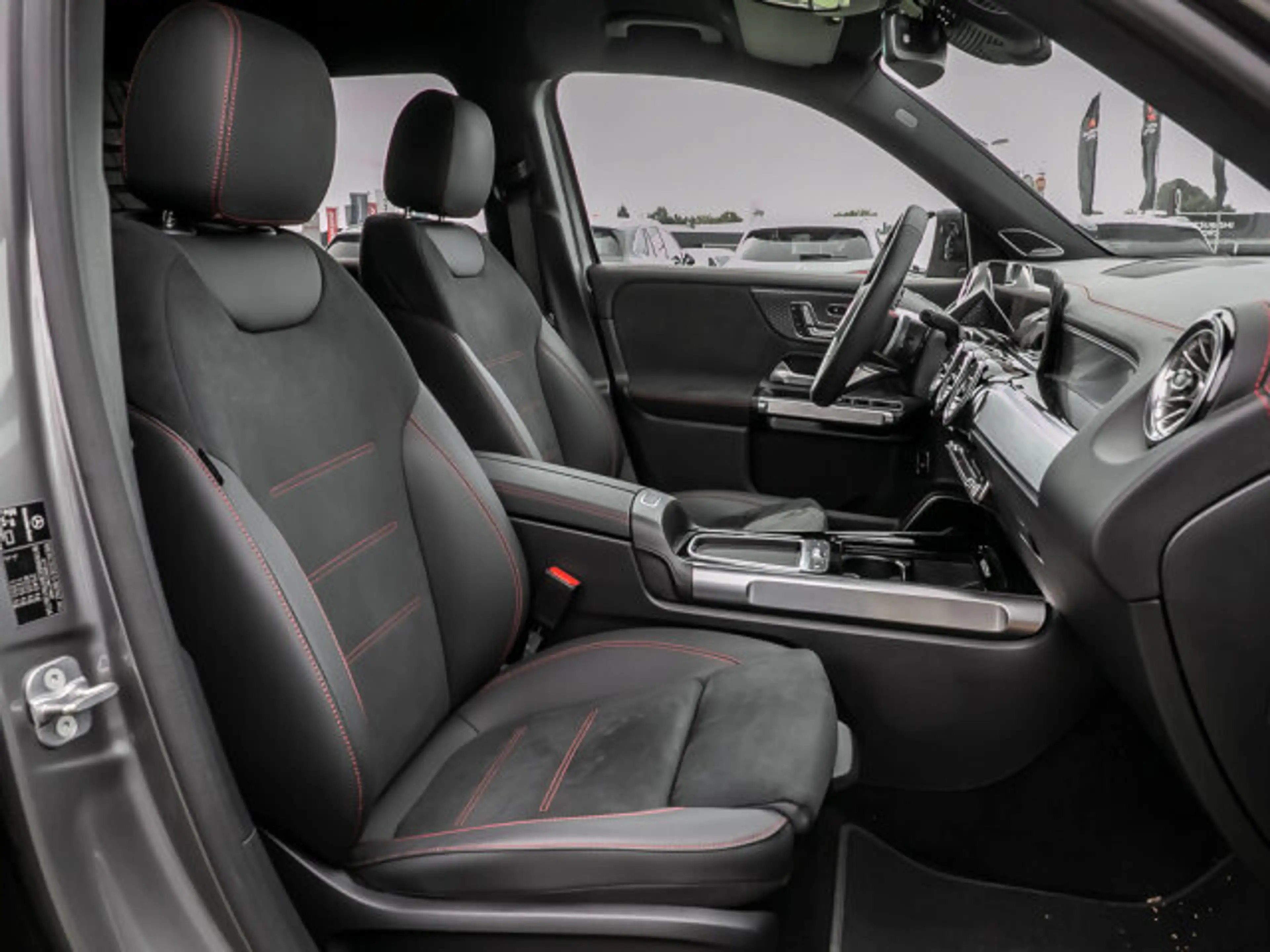 Mercedes-Benz EQB 250 + AMG Premium AHK Night Sitzhzg Kamera — photo 5