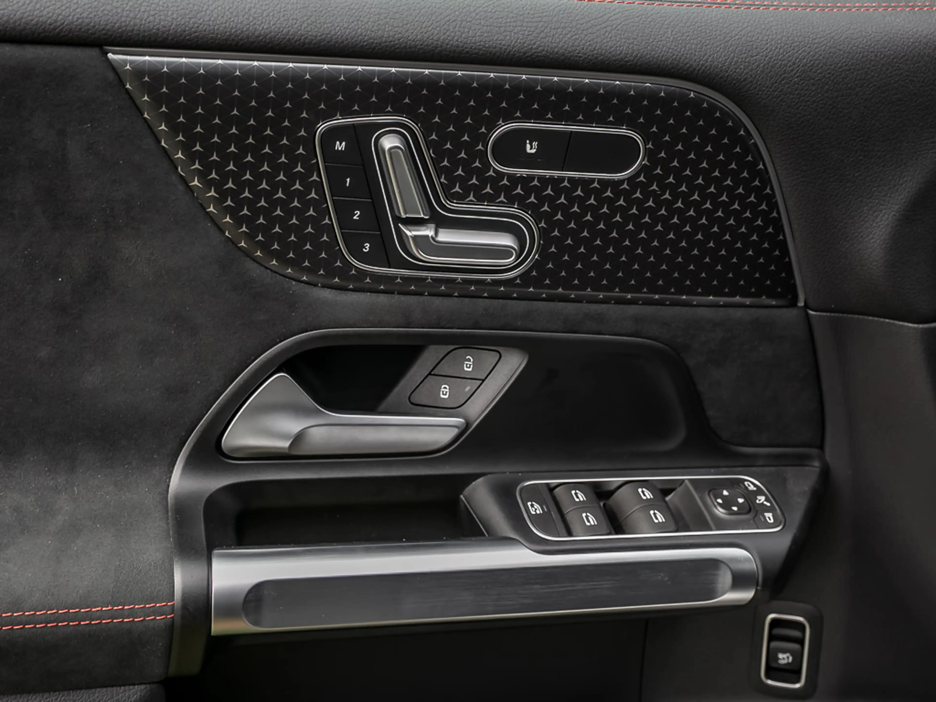 Mercedes-Benz EQB 250 + AMG Premium AHK Night Sitzhzg Kamera — photo 10