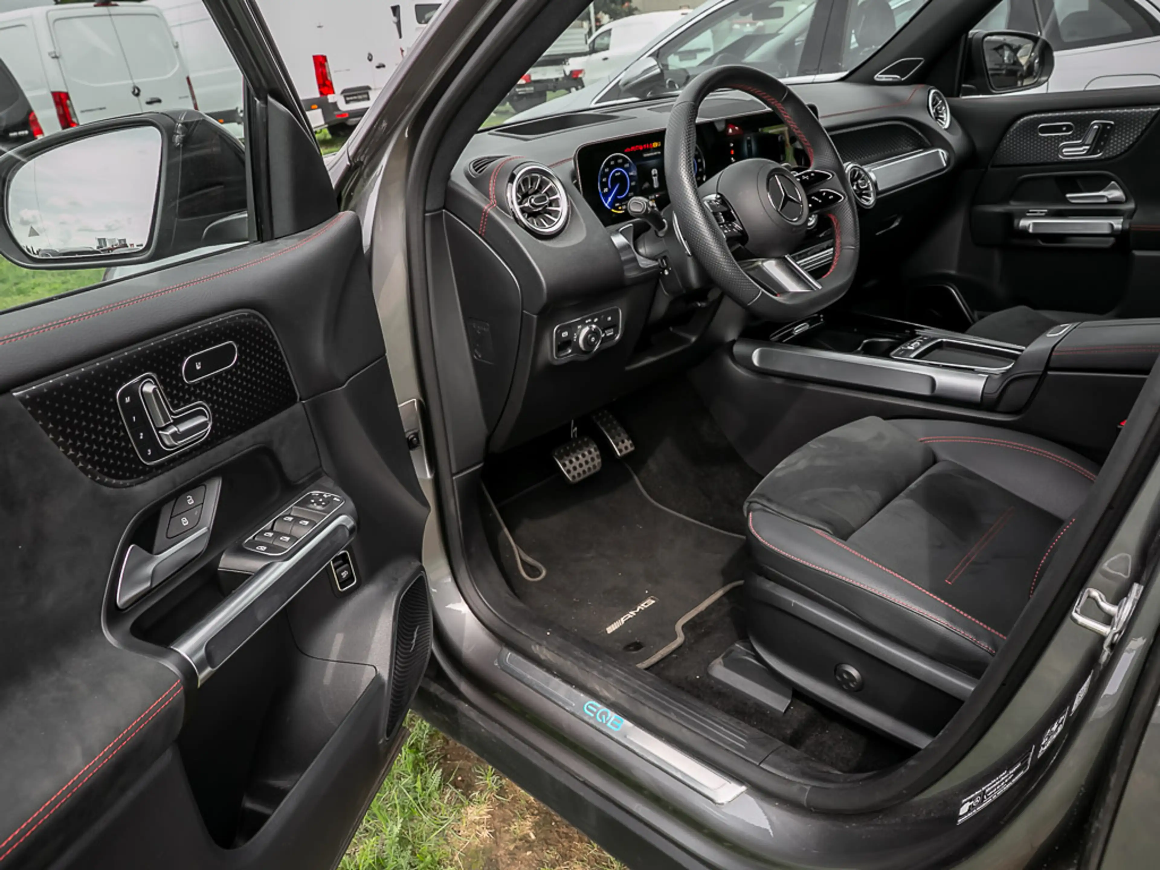 Mercedes-Benz EQB 250 + AMG Premium AHK Night Sitzhzg Kamera — photo 9