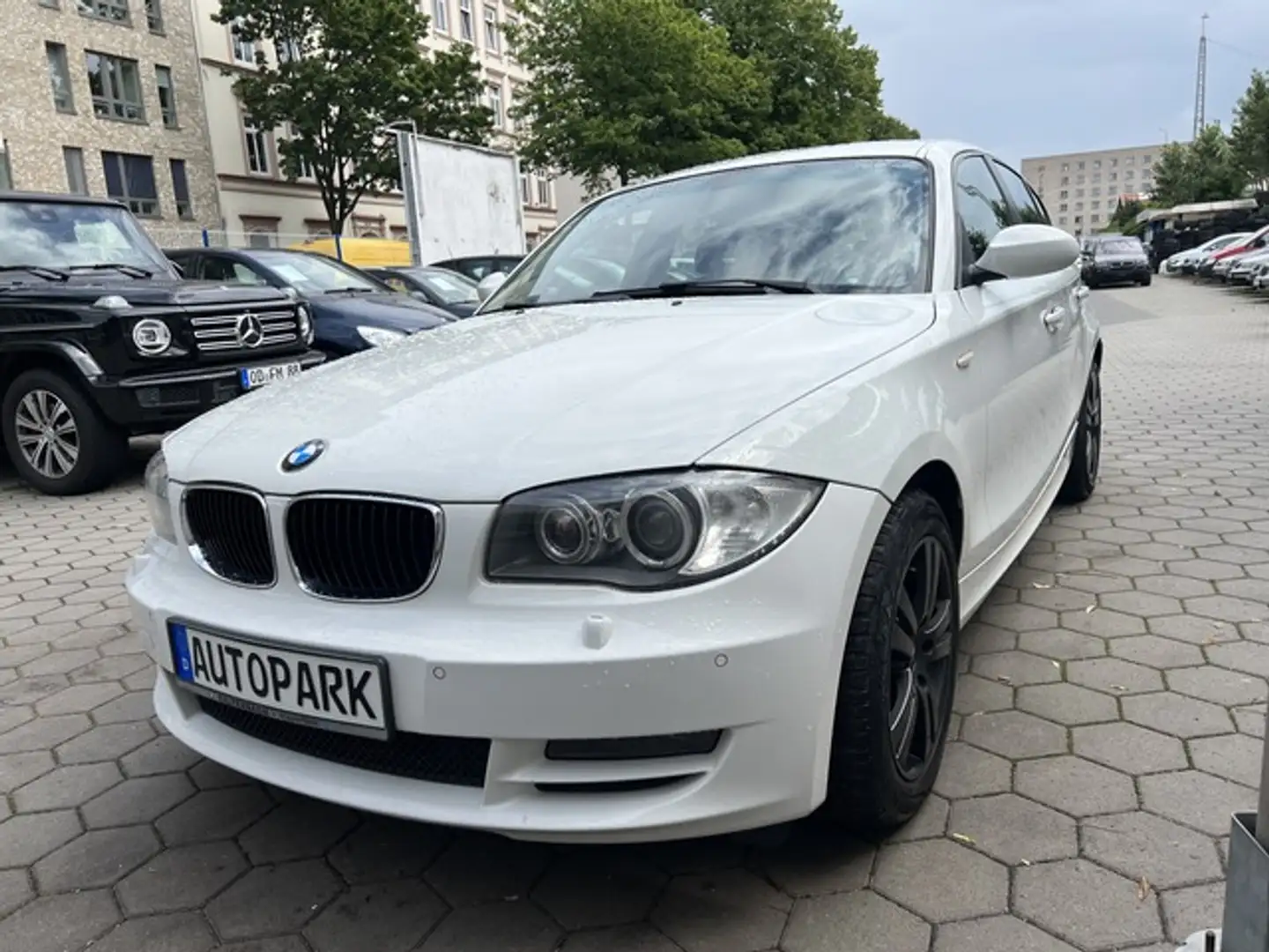 BMW 118 118d*Klimaaut*Navi*Leder*Xenon*PDC*6 Gang*Alu Weiß - 2