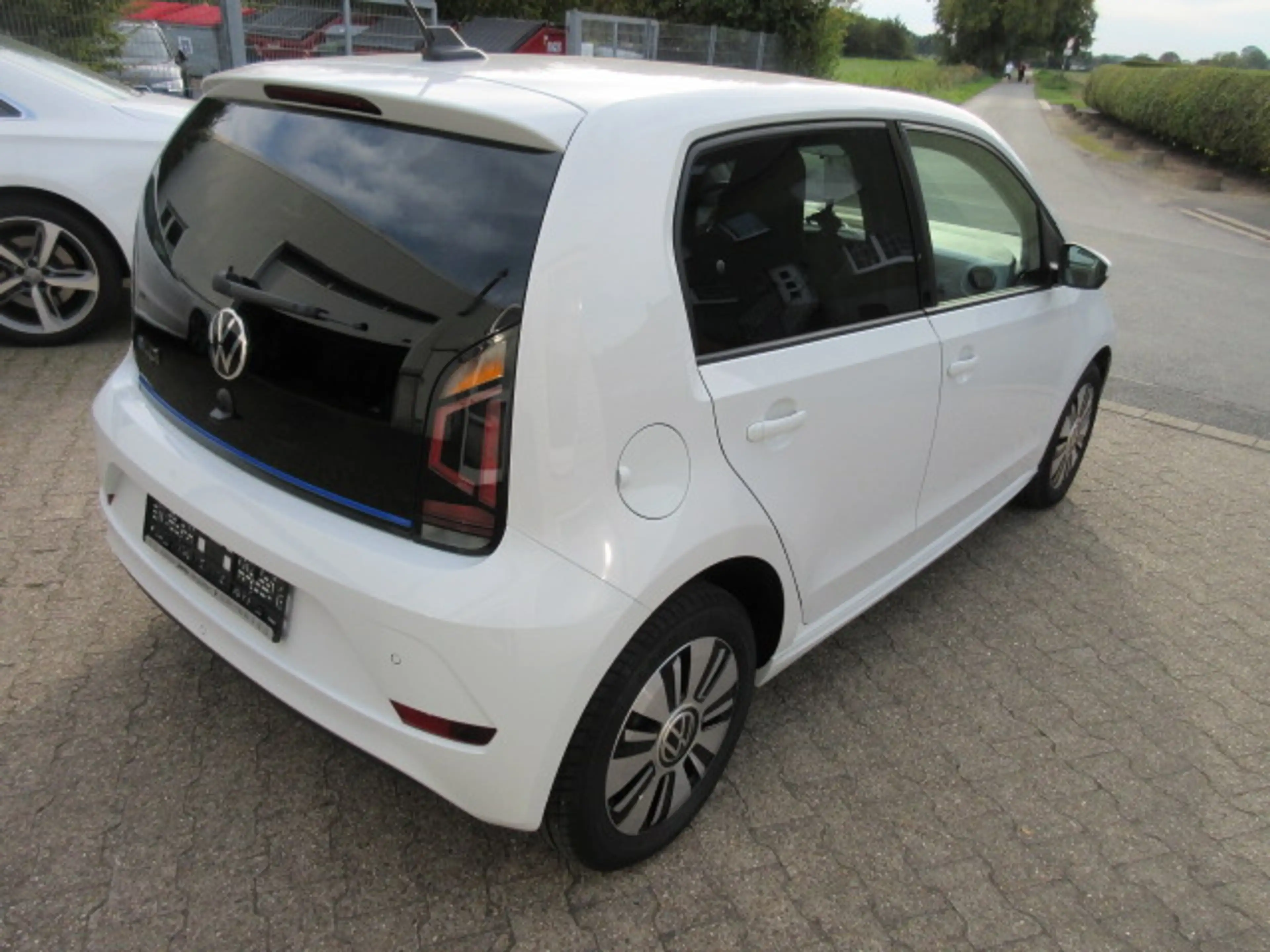 Volkswagen e-up! Style "Plus" Automatik NAVIV. KAMERA ALU GRA APS SITZHEIZUNG CLIMATRONIC — photo 3