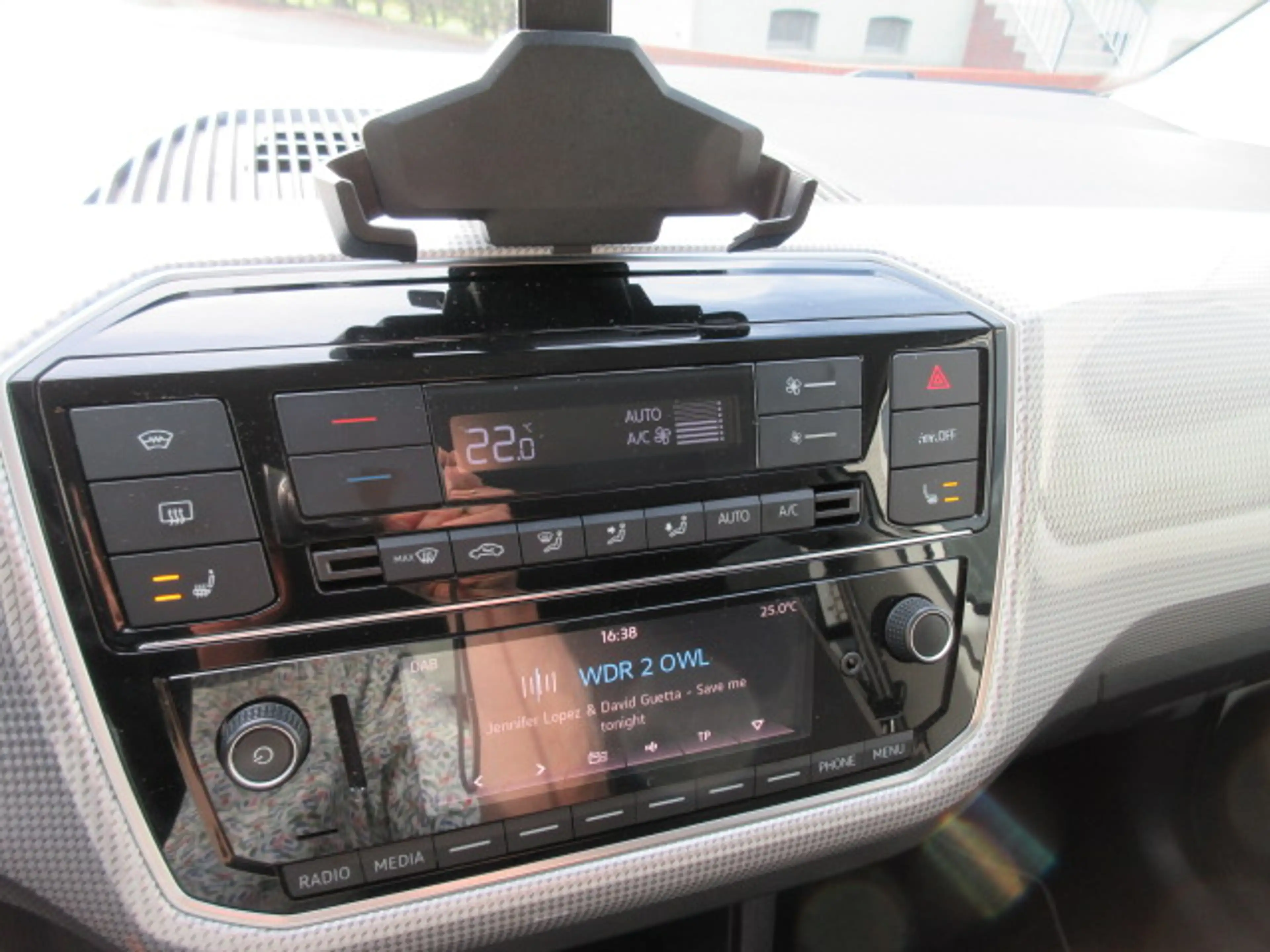 Volkswagen e-up! Style "Plus" Automatik NAVIV. KAMERA ALU GRA APS SITZHEIZUNG CLIMATRONIC — photo 10