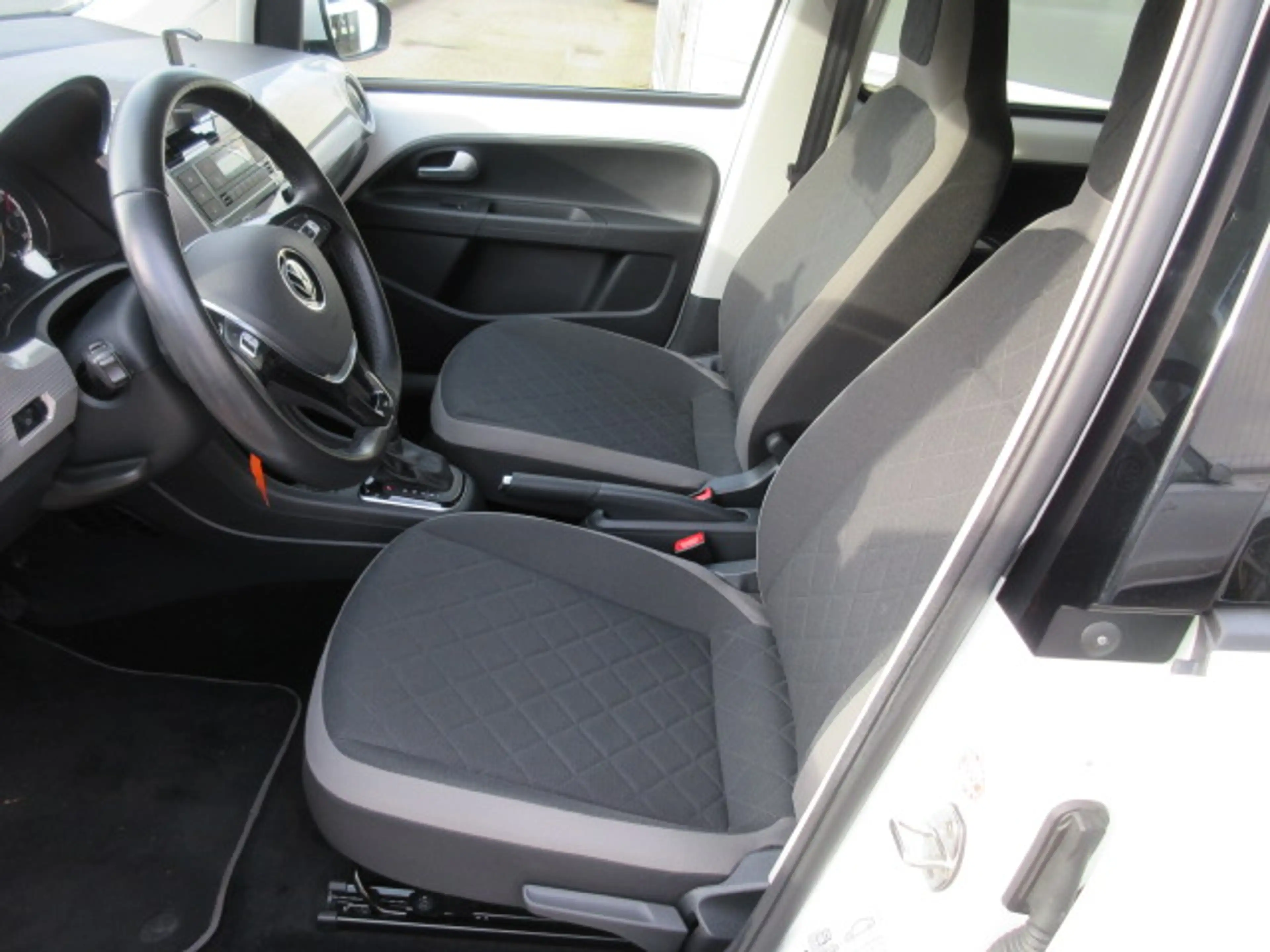Volkswagen e-up! Style "Plus" Automatik NAVIV. KAMERA ALU GRA APS SITZHEIZUNG CLIMATRONIC — photo 6