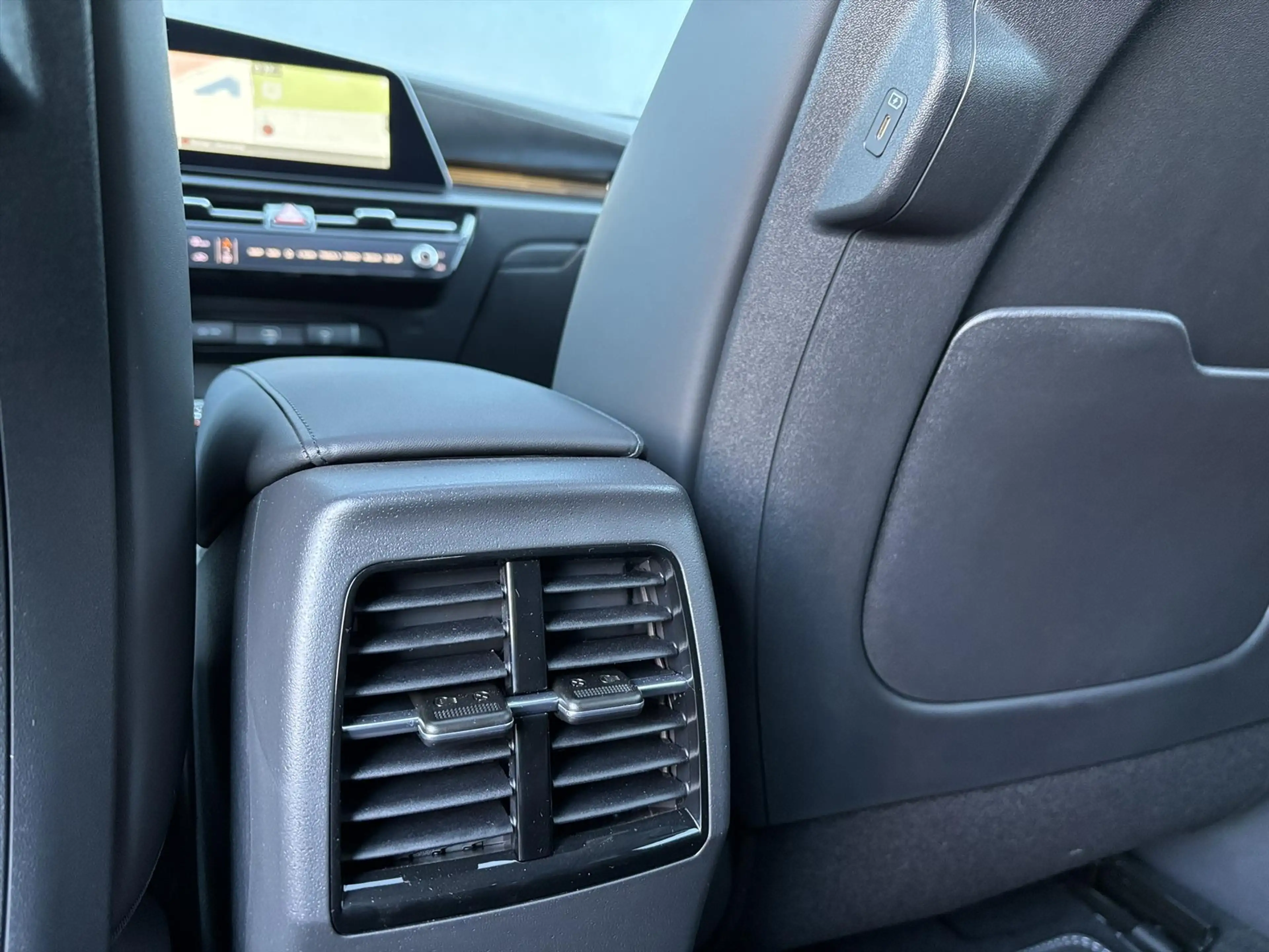 Kia e-Niro 64,8 kWh 204pk Edition Advanced | Stoel/Stuurverwa — photo 8
