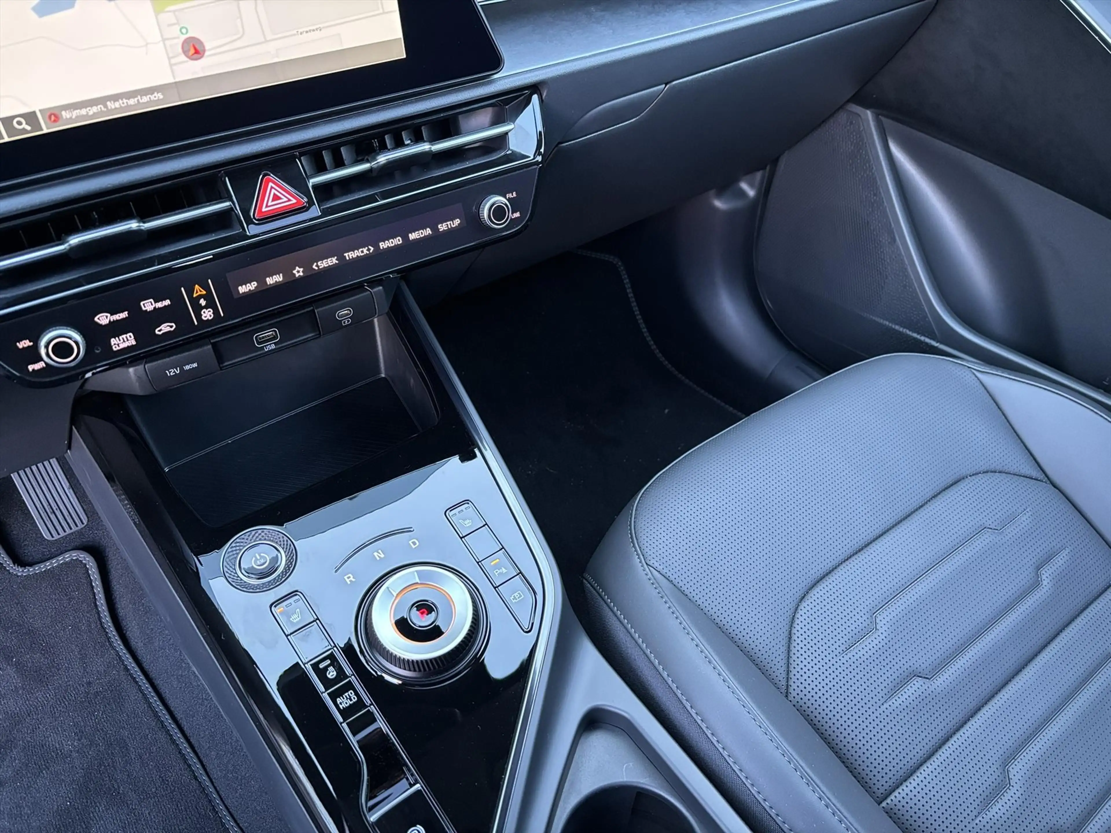 Kia e-Niro 64,8 kWh 204pk Edition Advanced | Stoel/Stuurverwa — photo 12