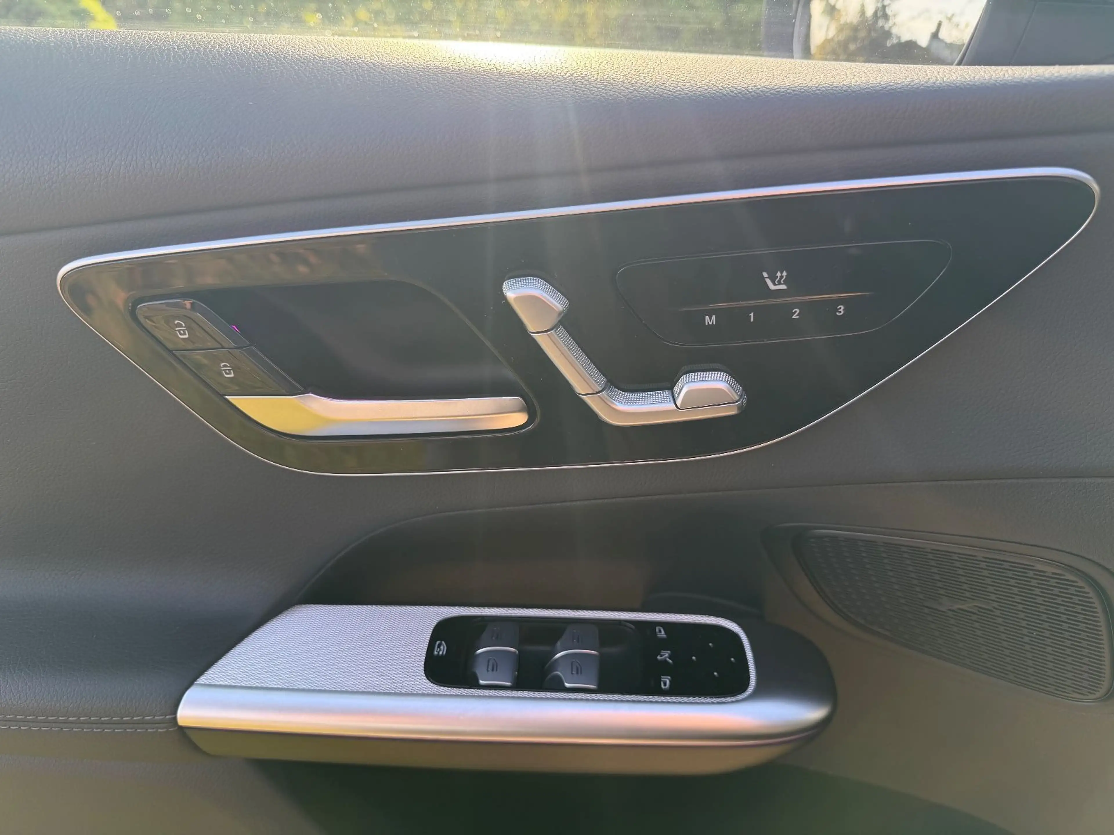 Mercedes-Benz GLC 220 d 4Matic /PANO/AHK/MEMORY — photo 15