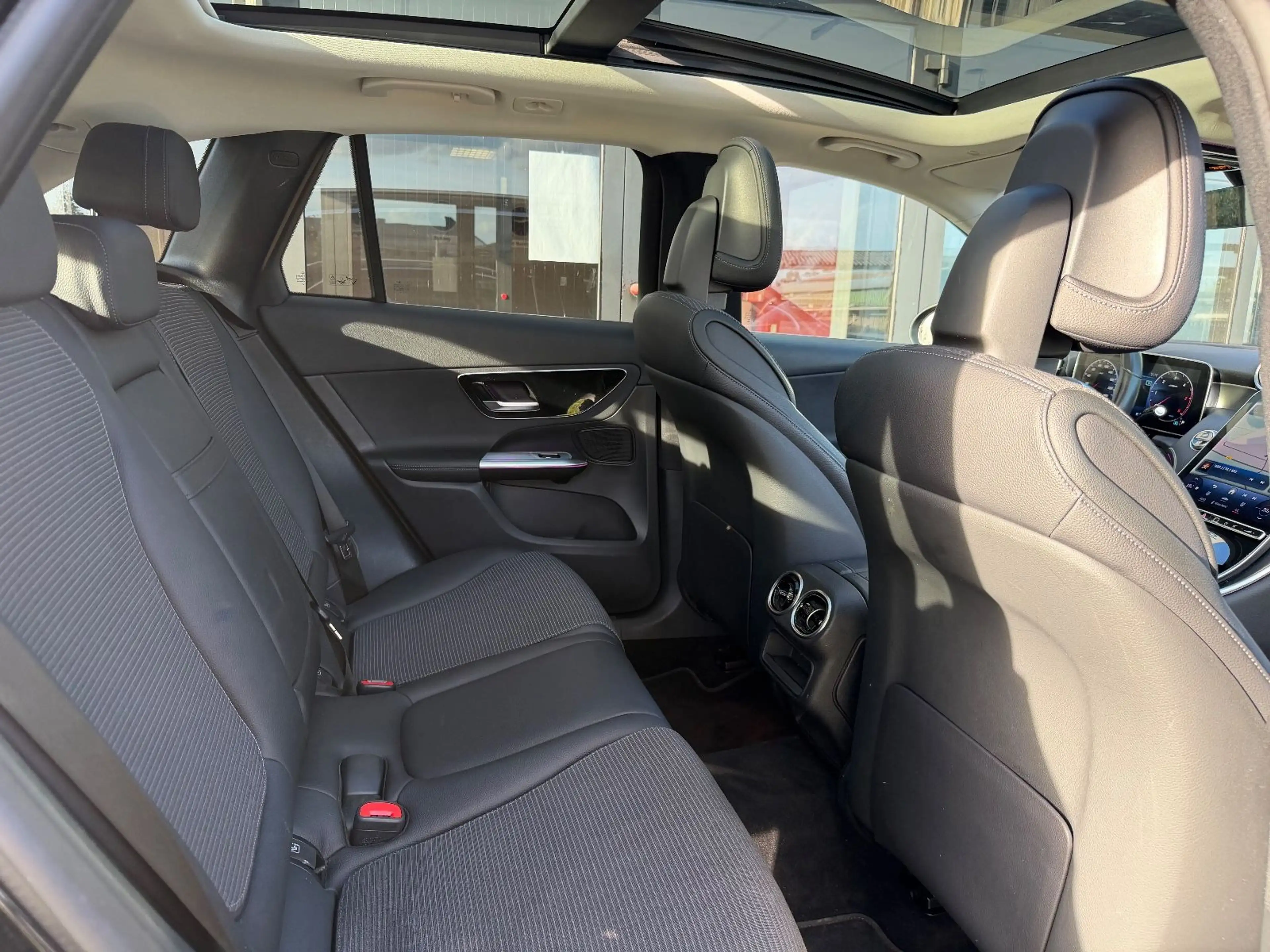 Mercedes-Benz GLC 220 d 4Matic /PANO/AHK/MEMORY — photo 12