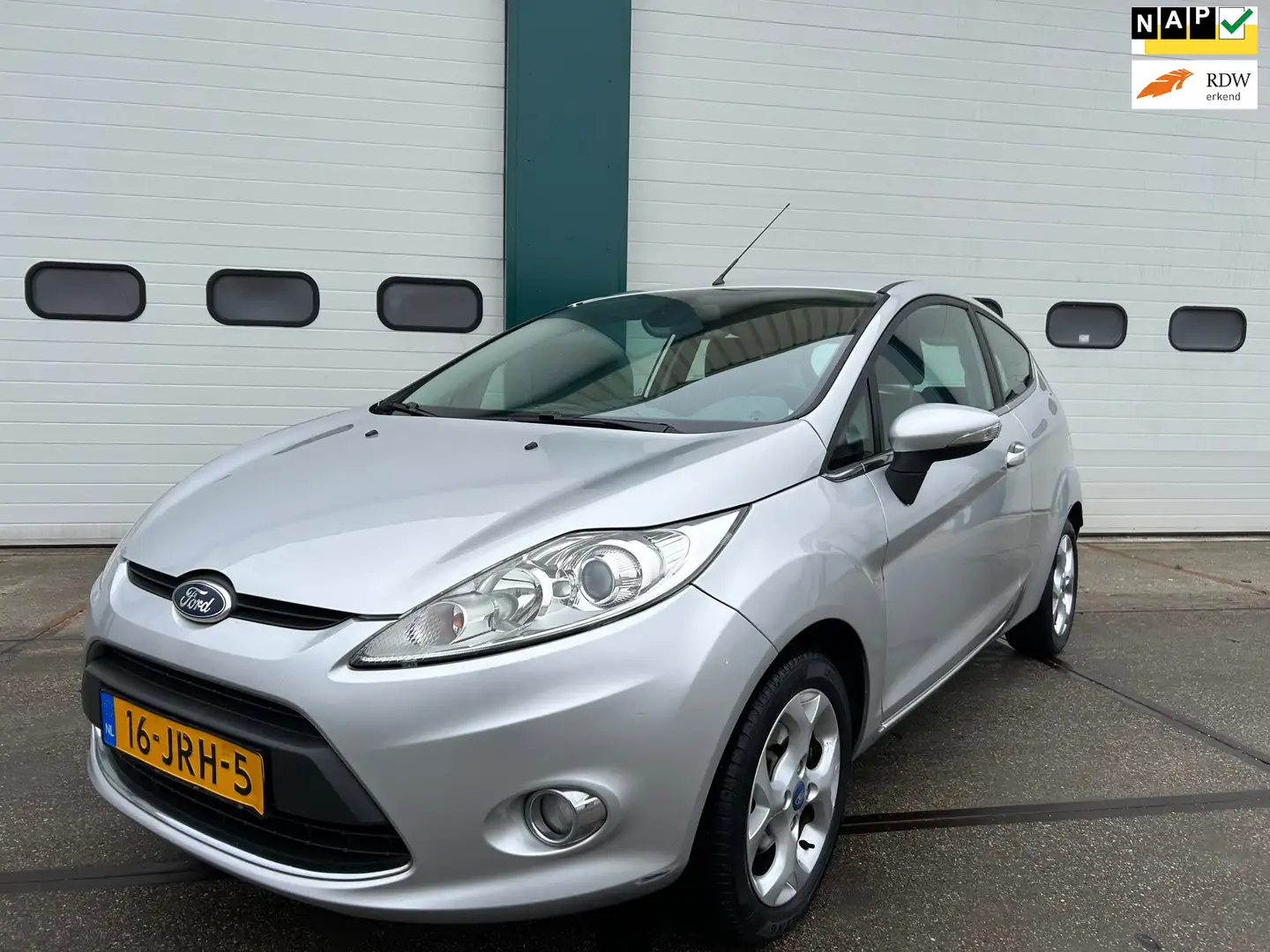 Ford Fiesta 1.25 Titanium Airco! Gris - 1