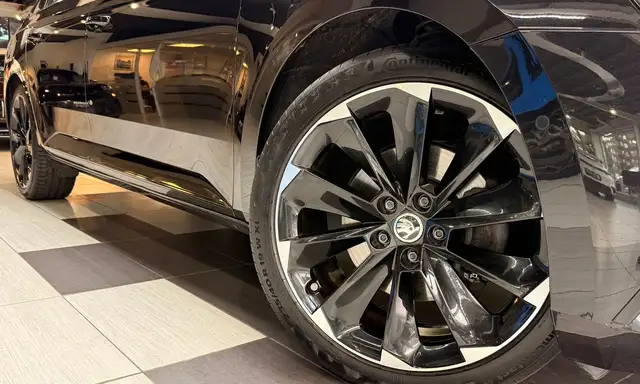 Skoda Superb view 5