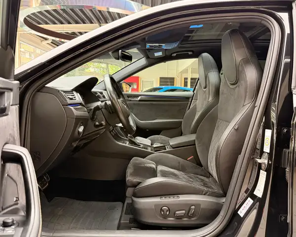Skoda Superb view 11