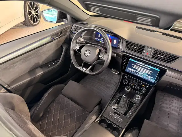 Skoda Superb view 16