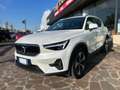 Volvo XC40 XC40 2023 2.0 b3 Core auto 163CV Weiß - thumbnail 2