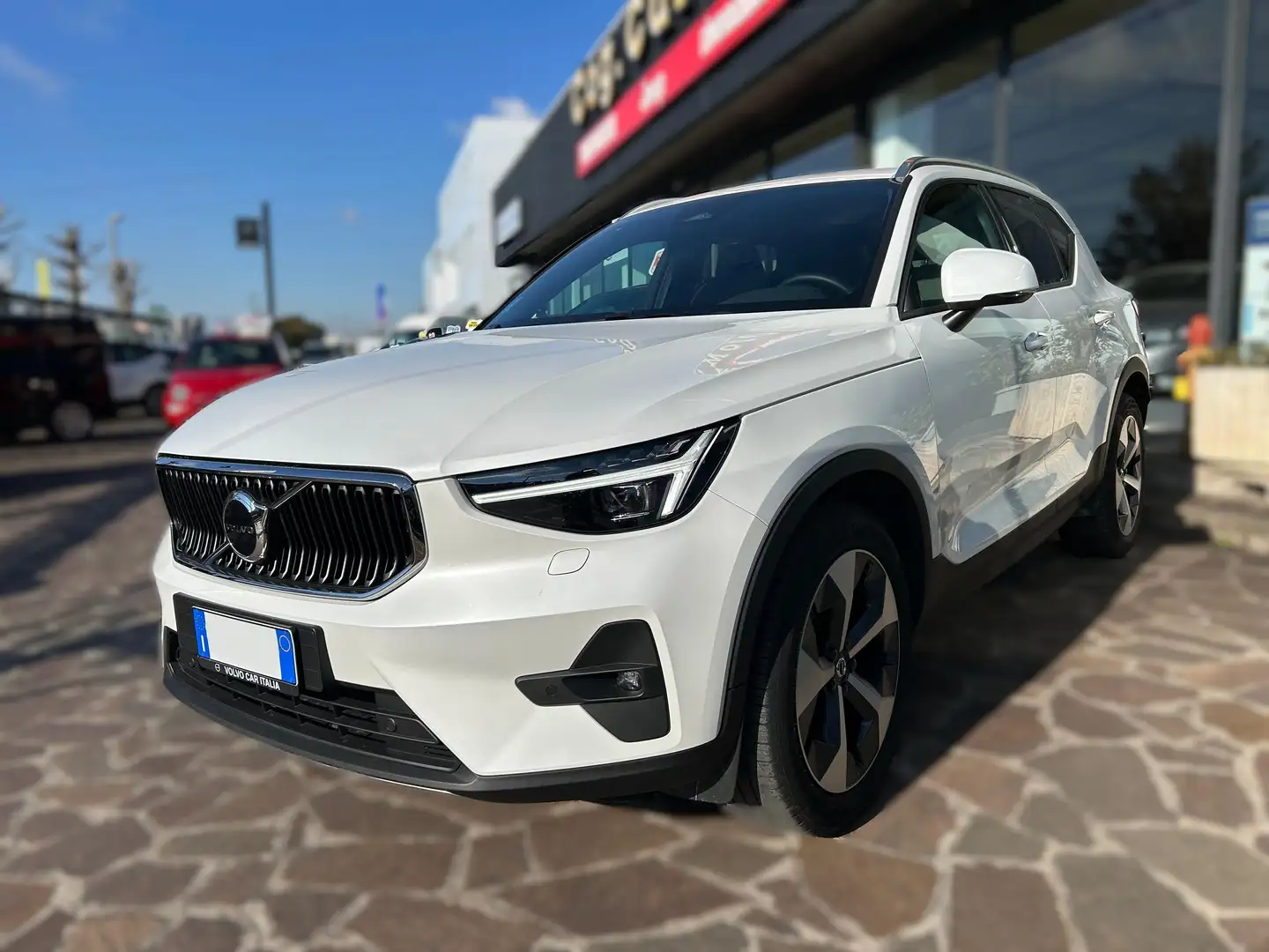 Volvo XC40 XC40 2023 2.0 b3 Core auto 163CV Weiß - 2