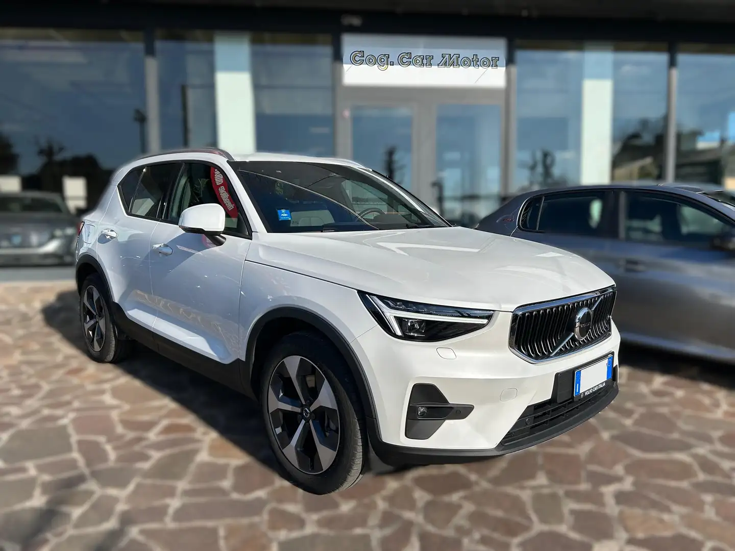 Volvo XC40 XC40 2023 2.0 b3 Core auto 163CV Weiß - 1