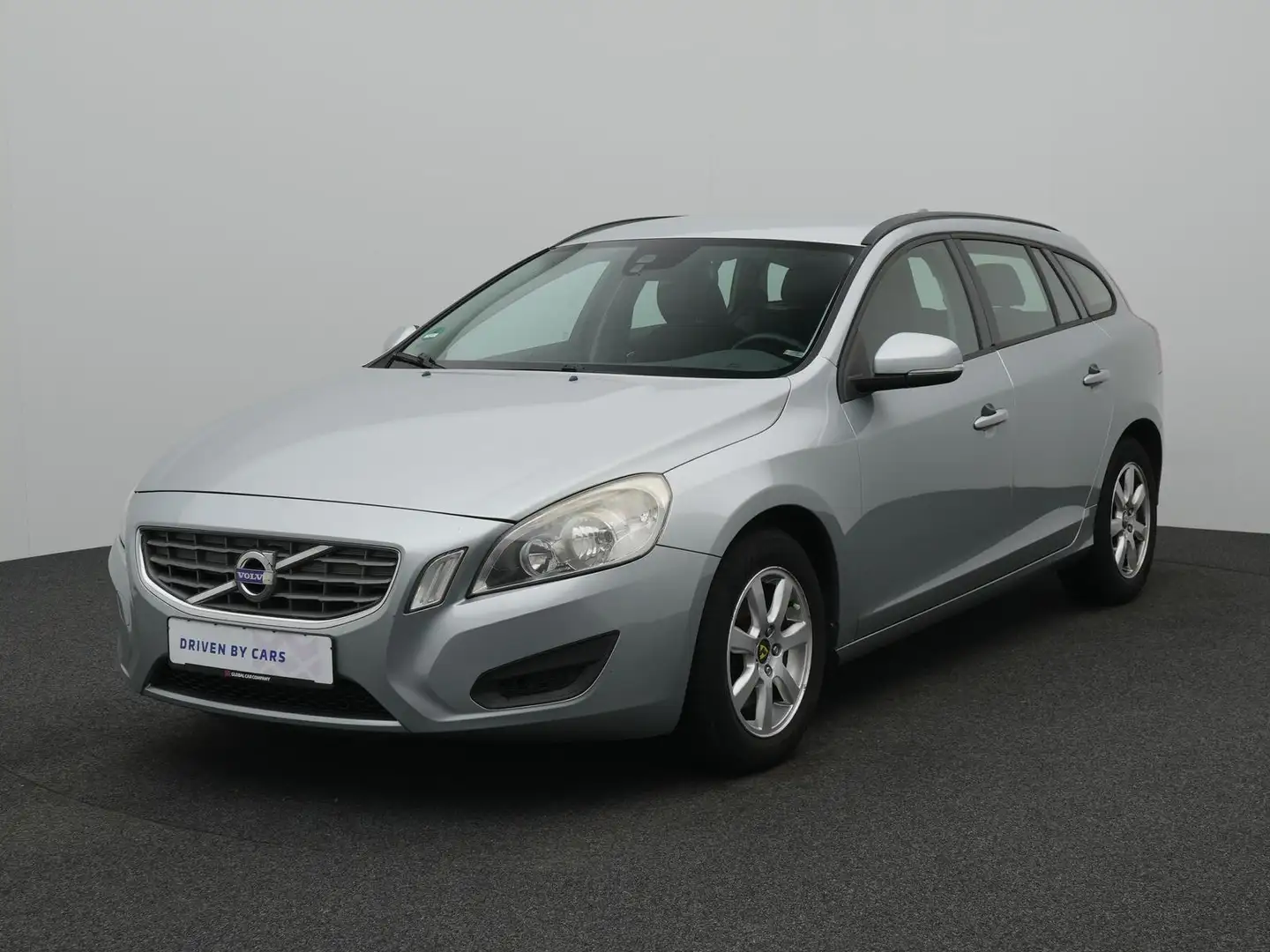 Volvo V60 Kinetic,TEMPO,AHK,CITYSAFETY,PDC,SHZ,KLIMAAU Argent - 2