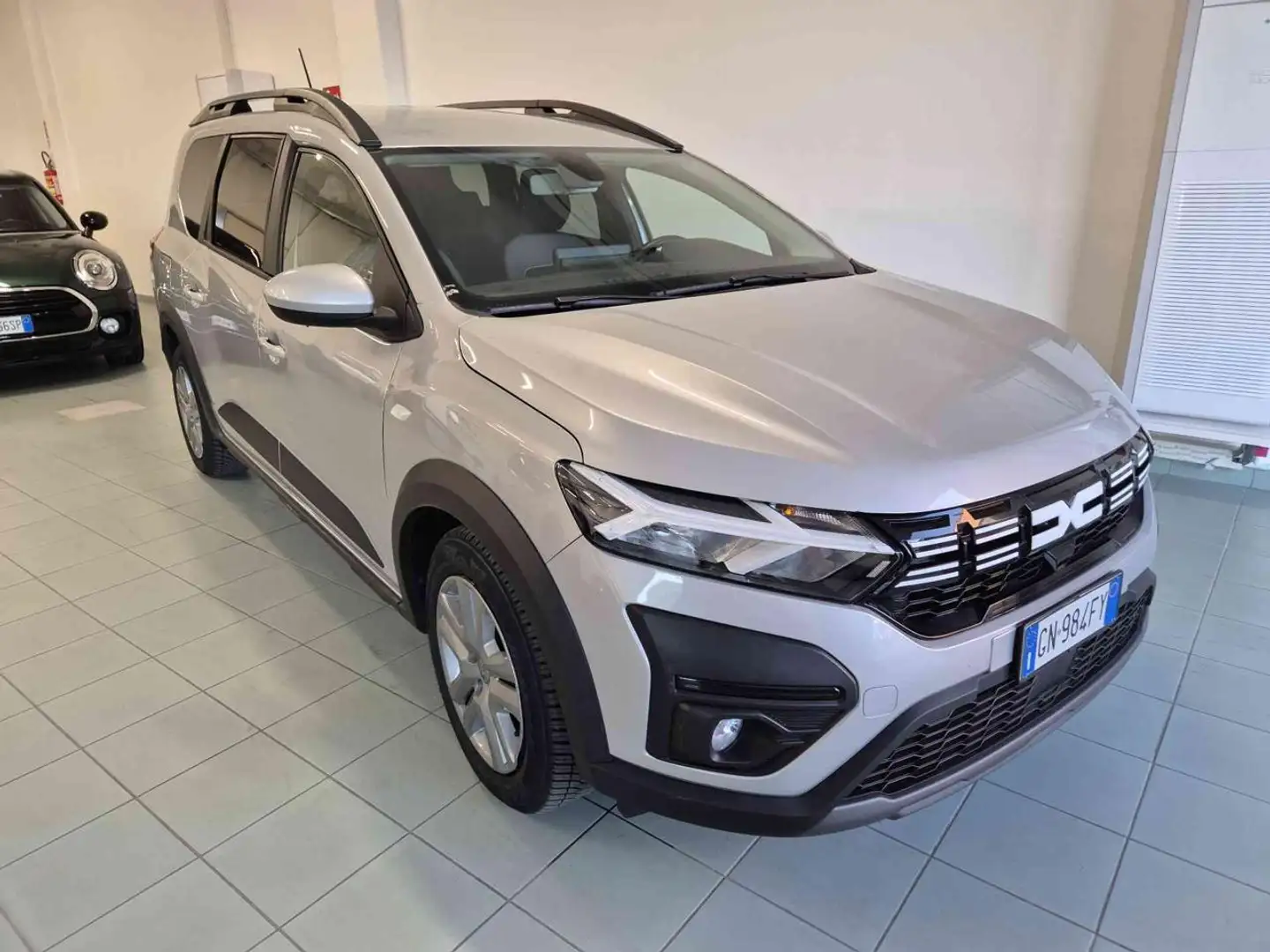 Dacia Jogger 1.0 TCe 110 CV 7 posti Expression Grau - 2