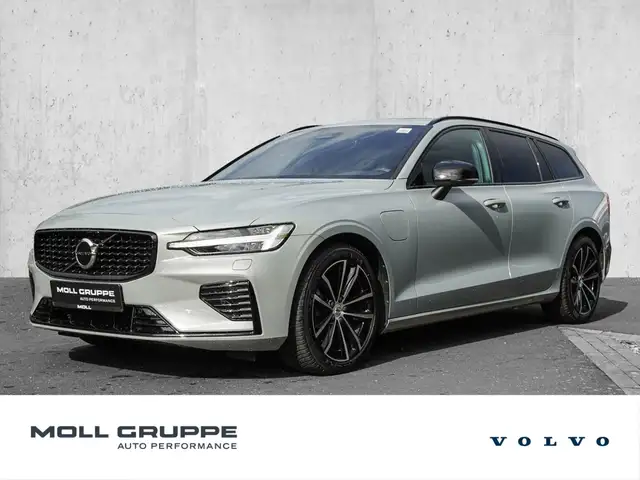 Volvo V60 T8 AWD Ultra Dark Plug-in Hybrid AHK H&K PANO