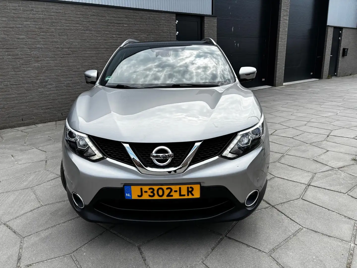 Nissan Qashqai 1.2 N-Vision|19 Inch licht metaal | verw. Voorruit Grau - 2