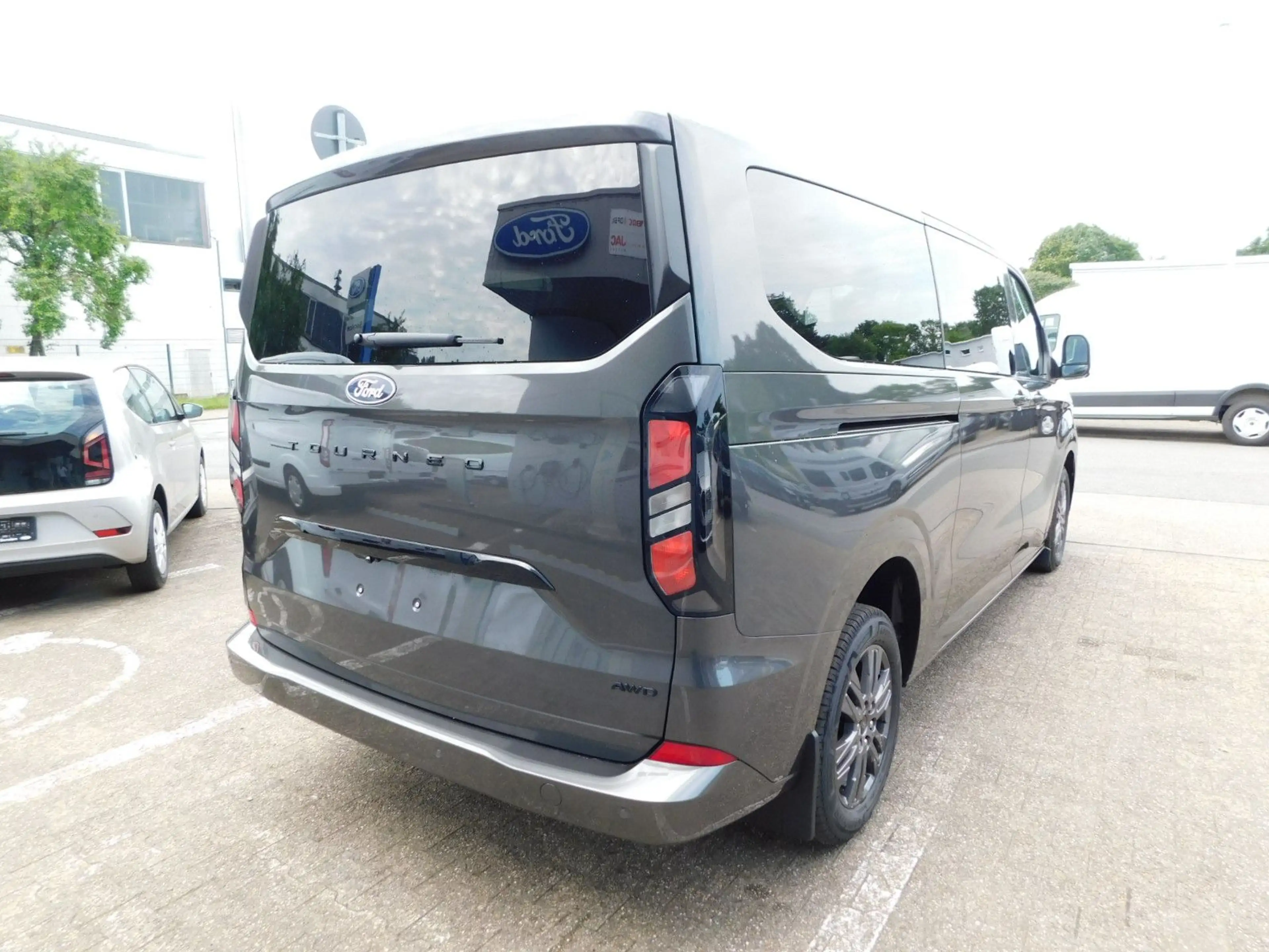 Ford Tourneo Custom 2.0 L2 Auto Titanium Allrad/Leder — photo 5