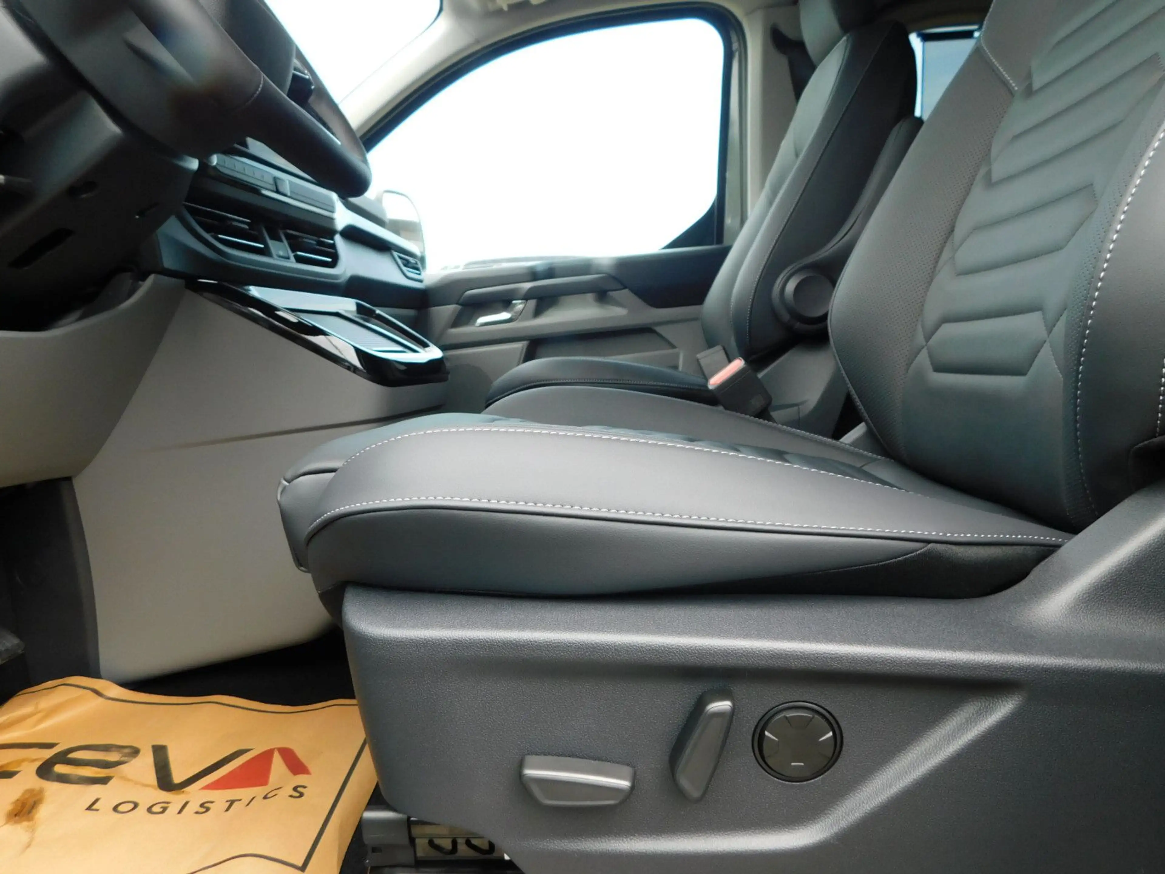 Ford Tourneo Custom 2.0 L2 Auto Titanium Allrad/Leder — photo 13